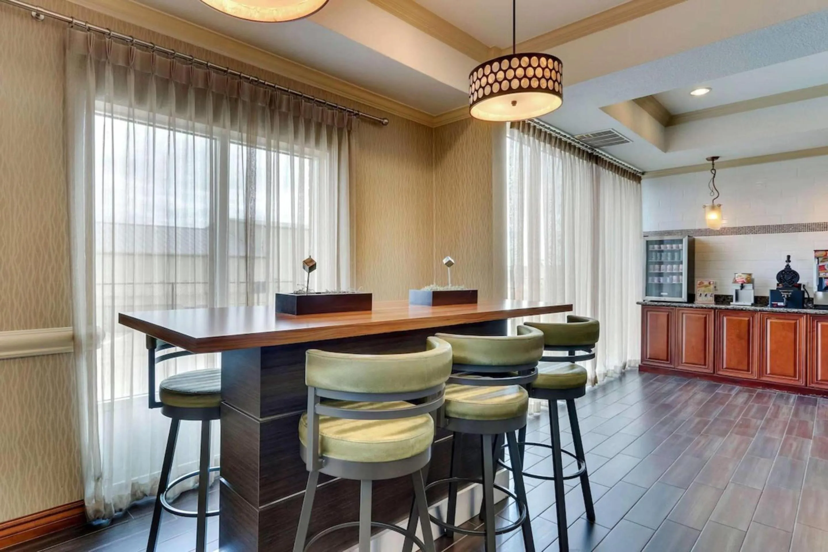 Breakfast in Comfort Inn & Suites Waco Woodway