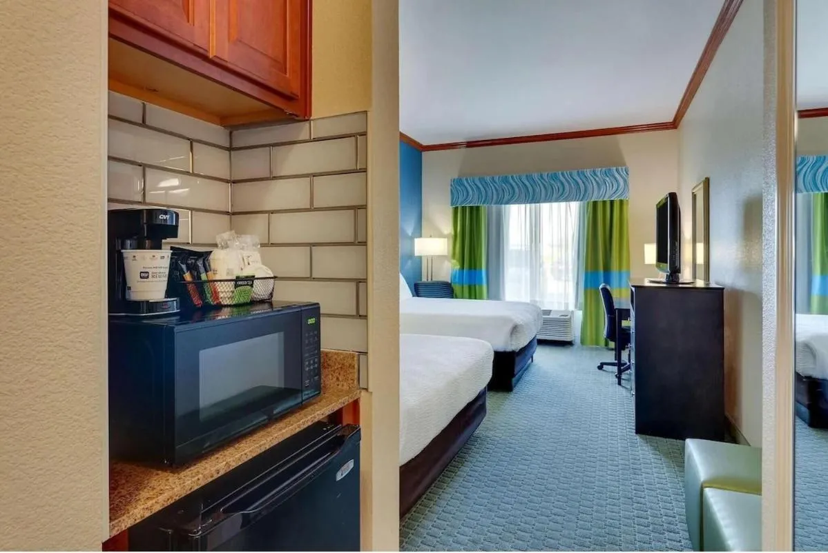 Bed in Comfort Inn & Suites Waco Woodway