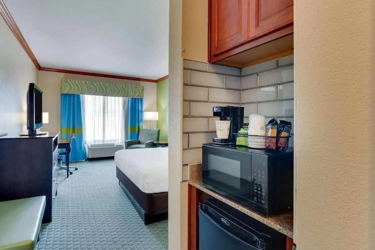 Bed in Comfort Inn & Suites Waco Woodway
