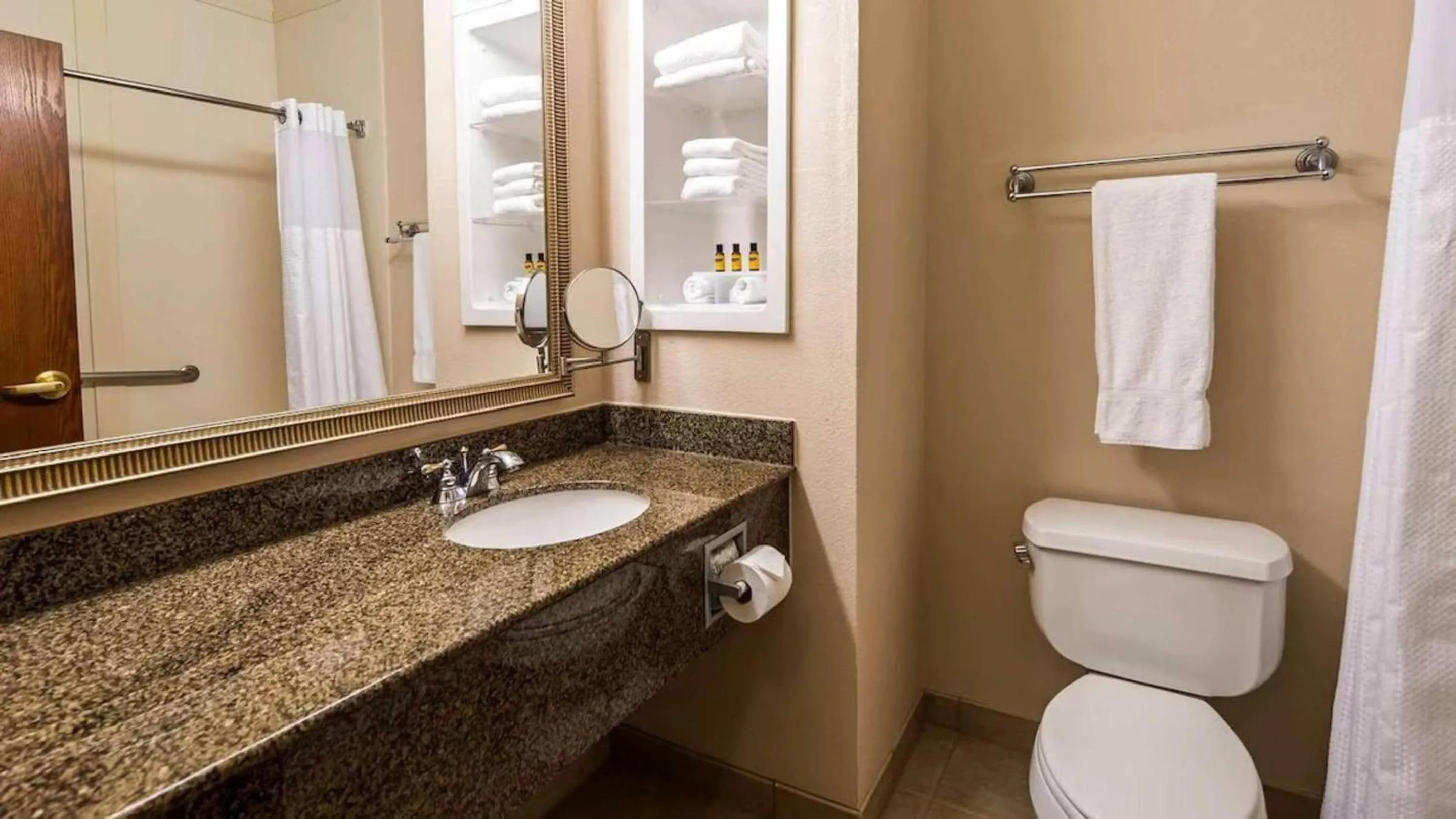 Bedroom in Comfort Inn & Suites Waco Woodway