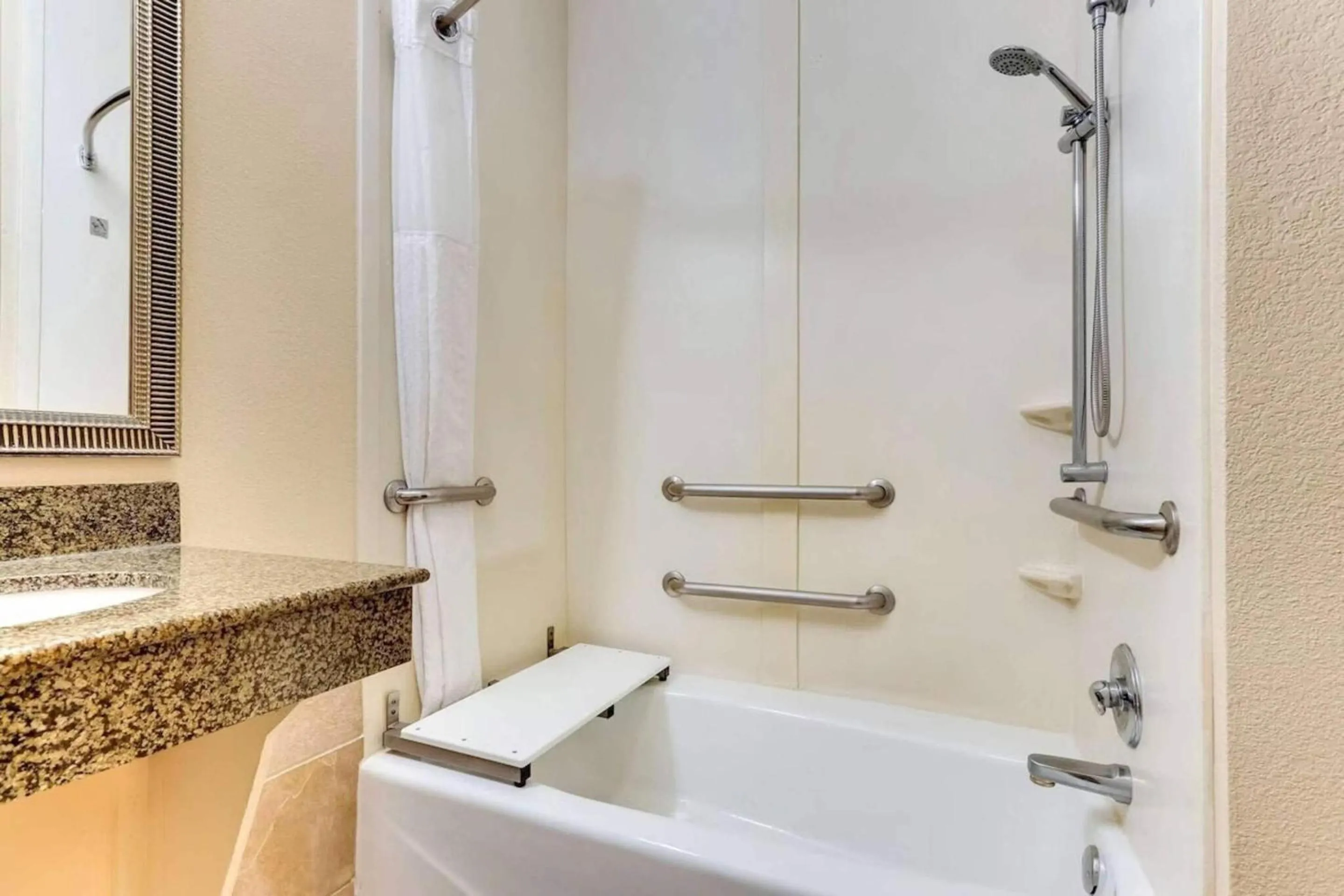 Bedroom in Comfort Inn & Suites Waco Woodway