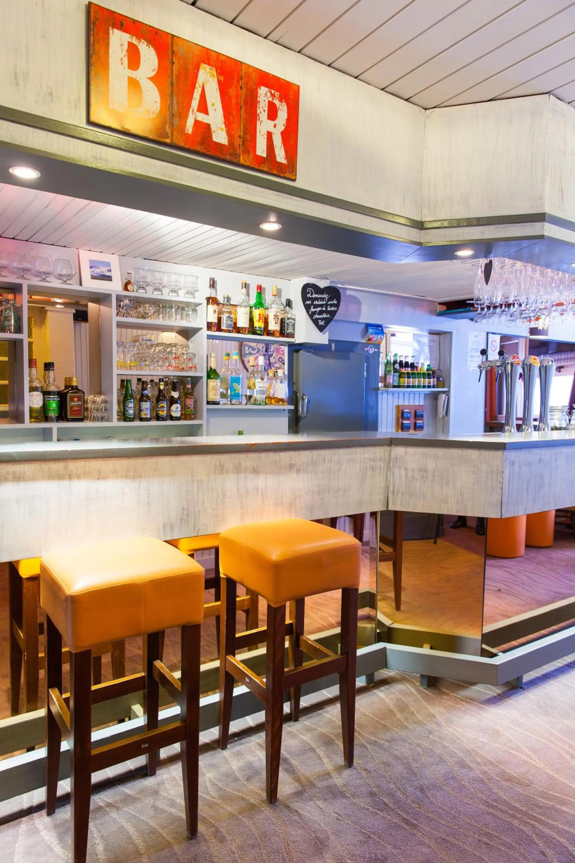 Lounge or bar in Hôtel La Vanoise