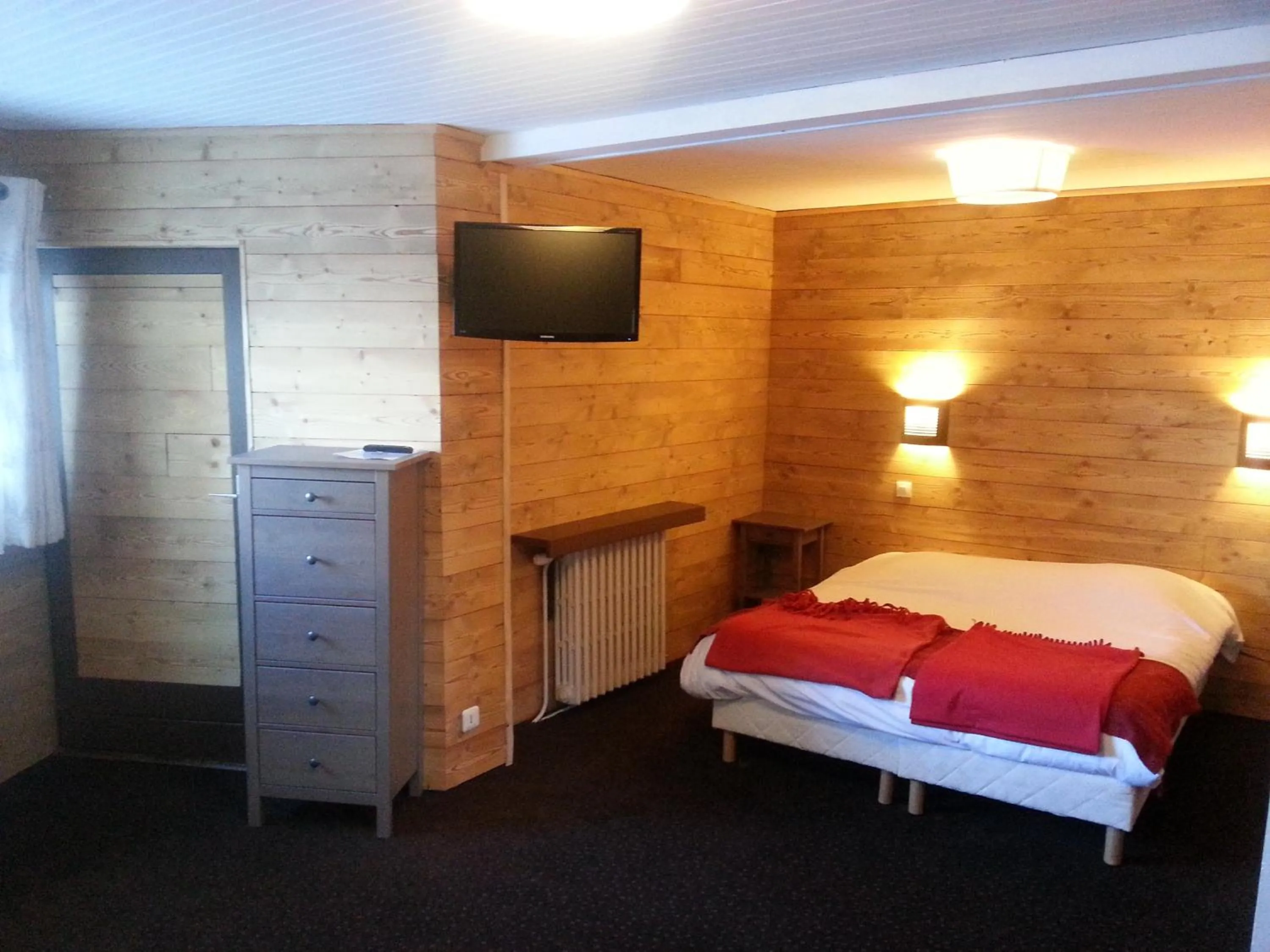 Bed in Hôtel La Vanoise