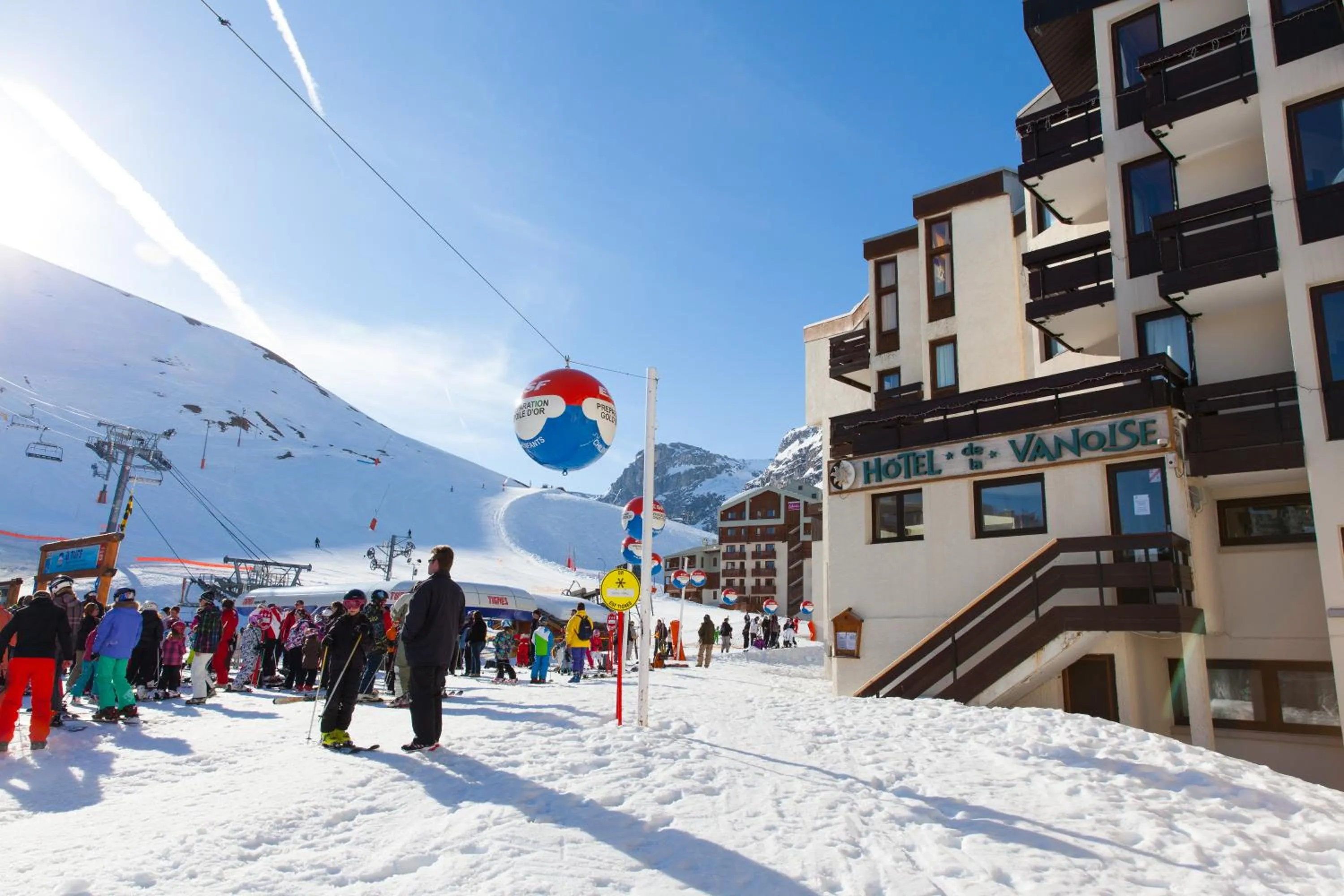Facade/entrance in Hôtel La Vanoise