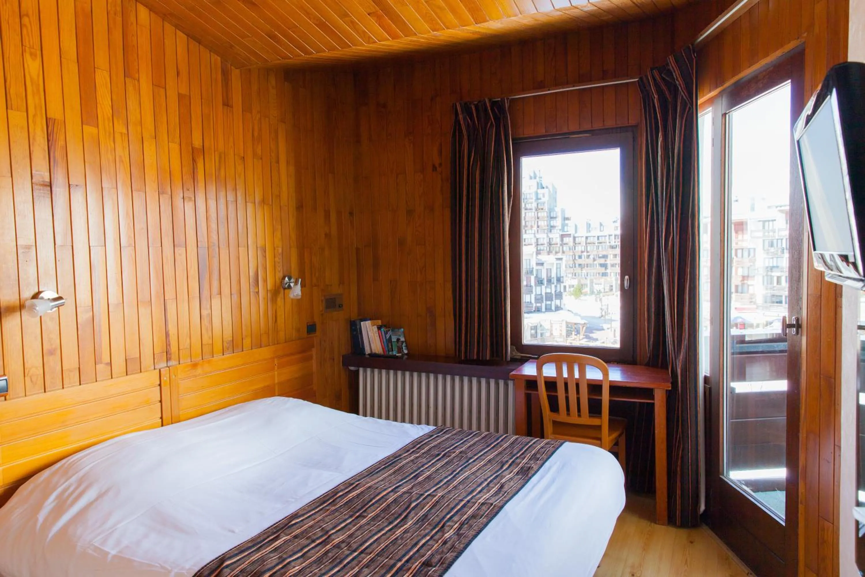 Bed in Hôtel La Vanoise