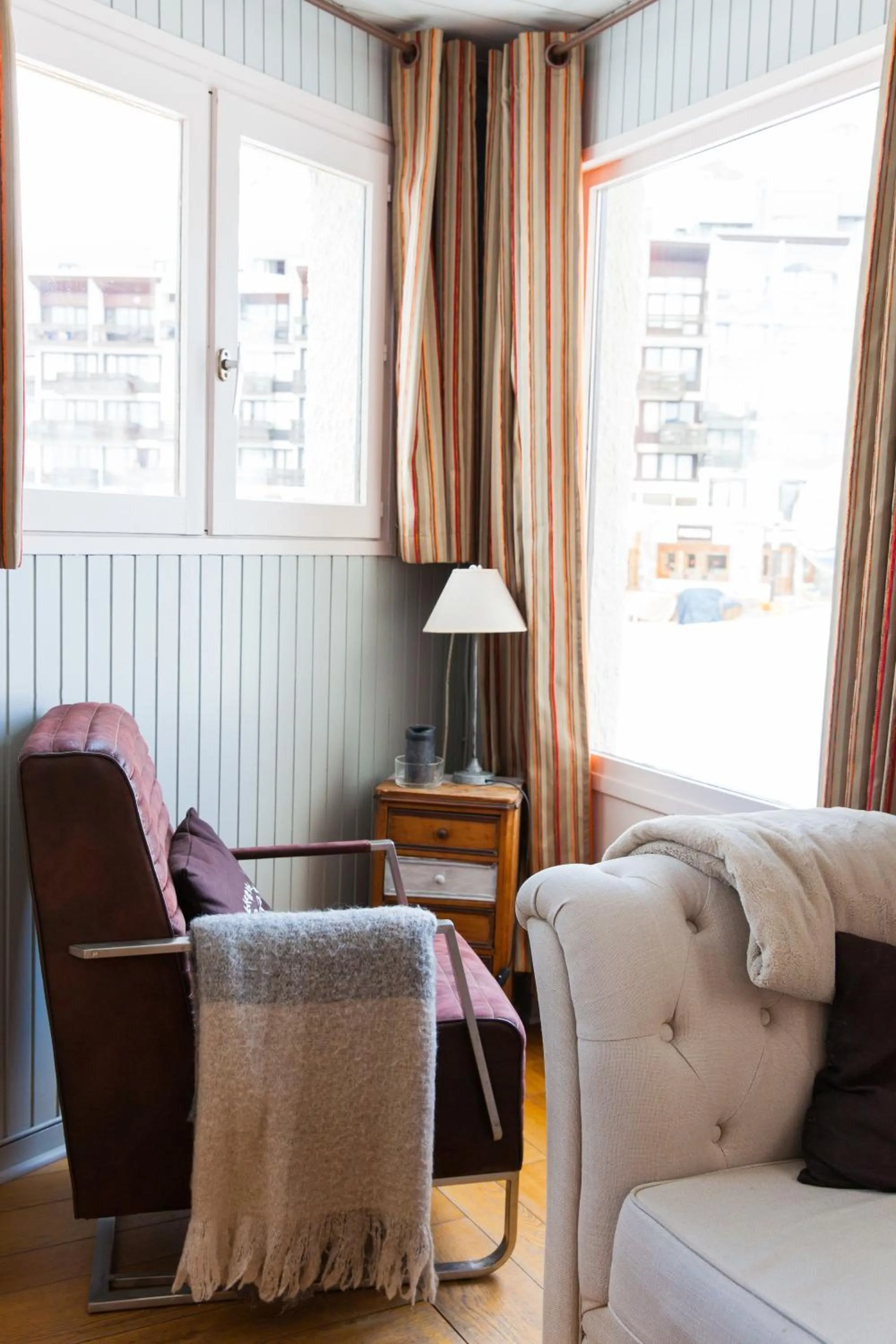 Communal lounge/ TV room in Hôtel La Vanoise