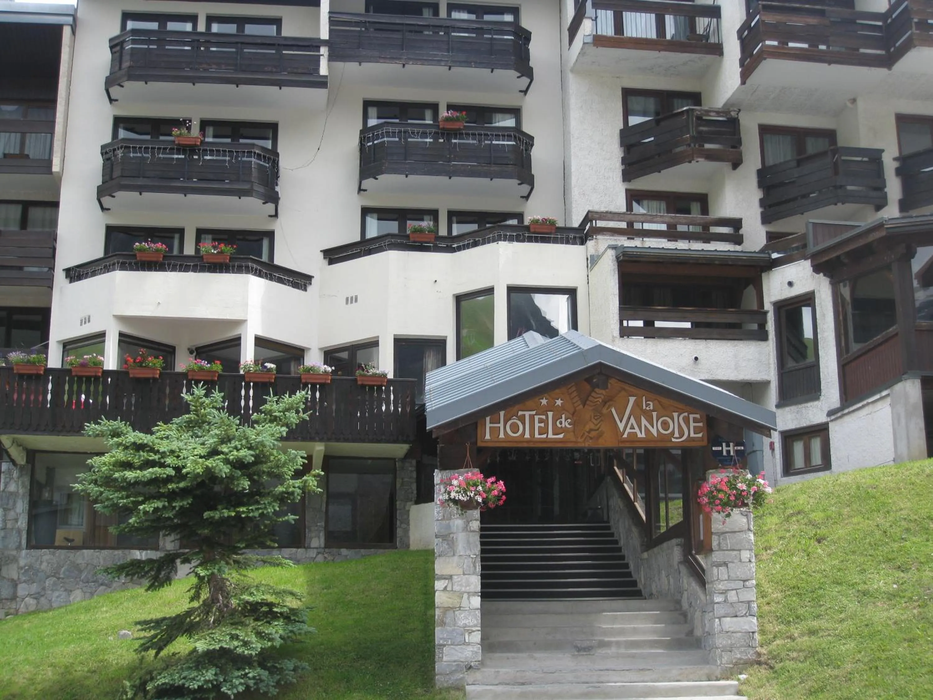 Facade/entrance in Hôtel La Vanoise