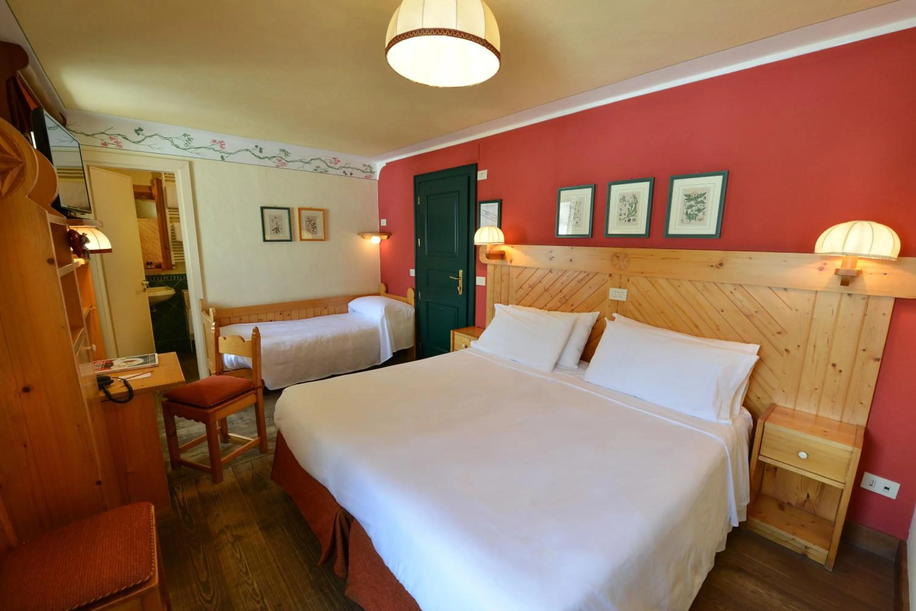 Bed in Hotel Du Grand Paradis - 1899 Auberge Boutique