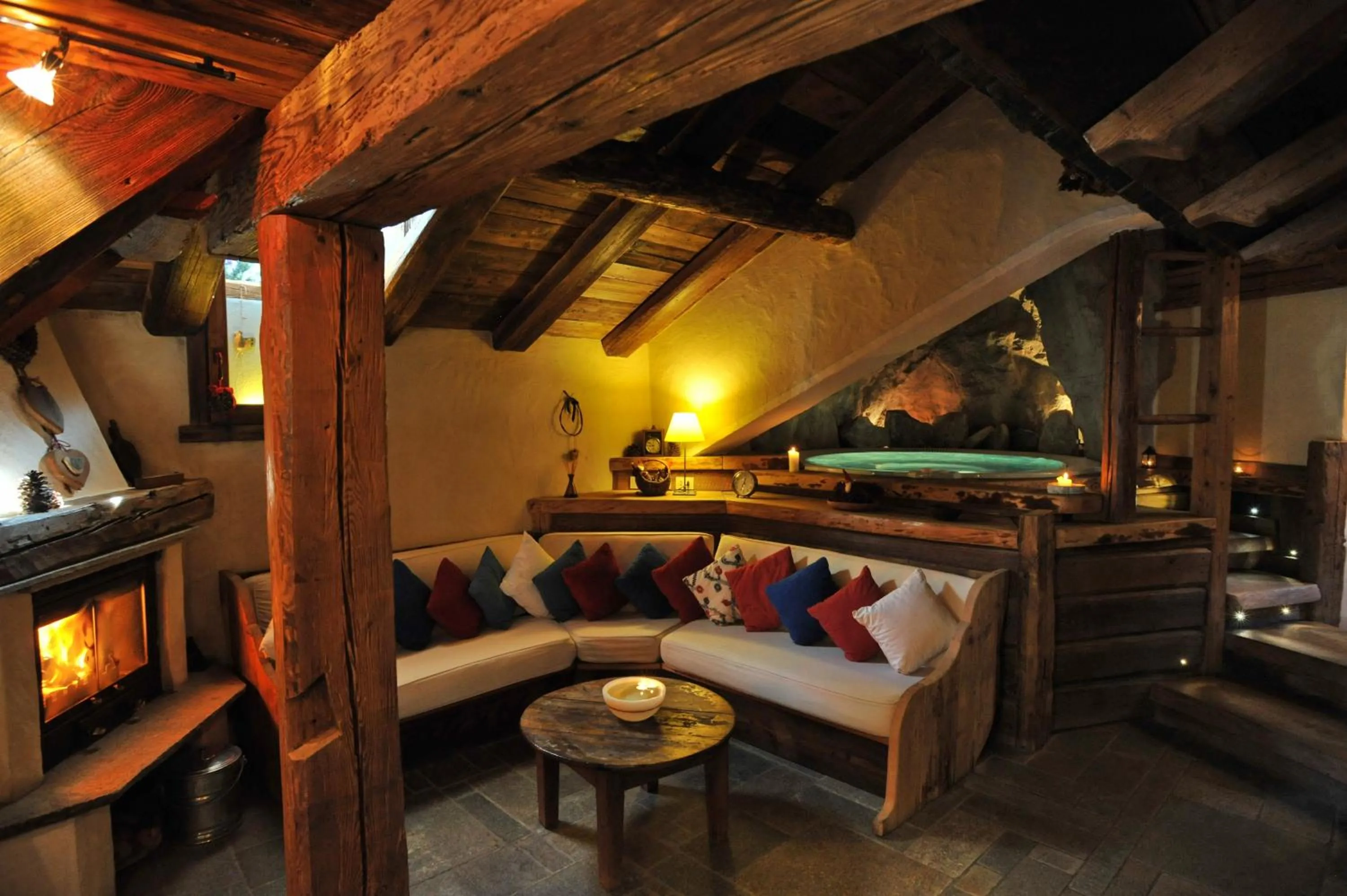 Hot Tub in Hotel Du Grand Paradis - 1899 Auberge Boutique