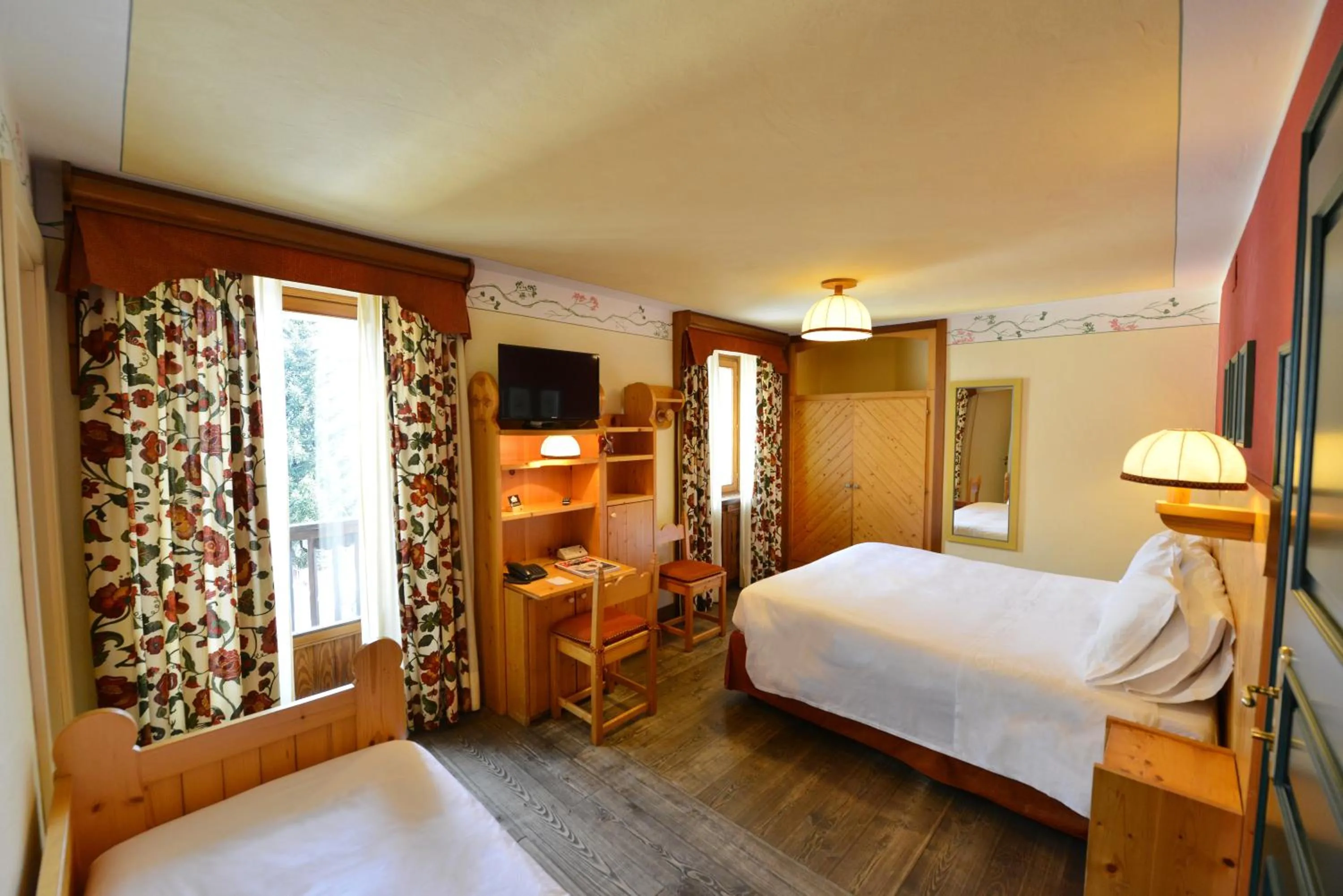 Bed in Hotel Du Grand Paradis - 1899 Auberge Boutique