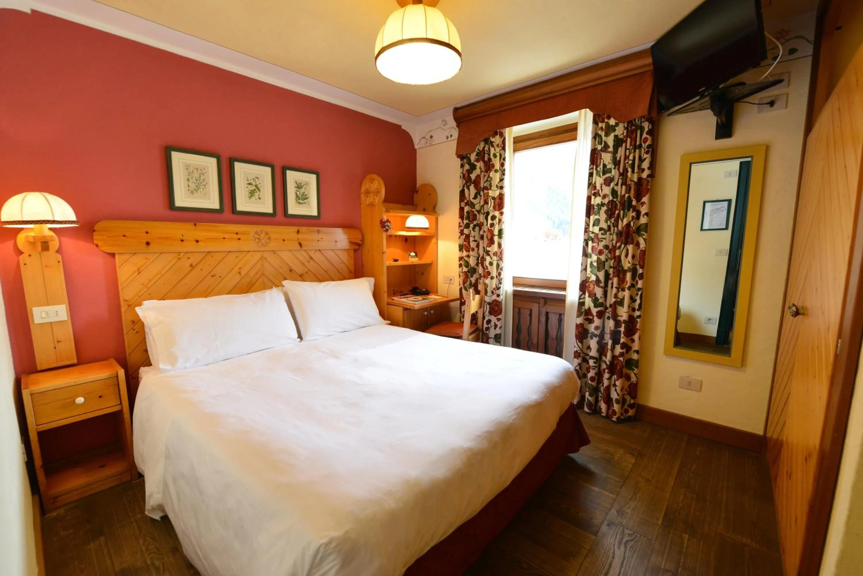 Bed in Hotel Du Grand Paradis - 1899 Auberge Boutique