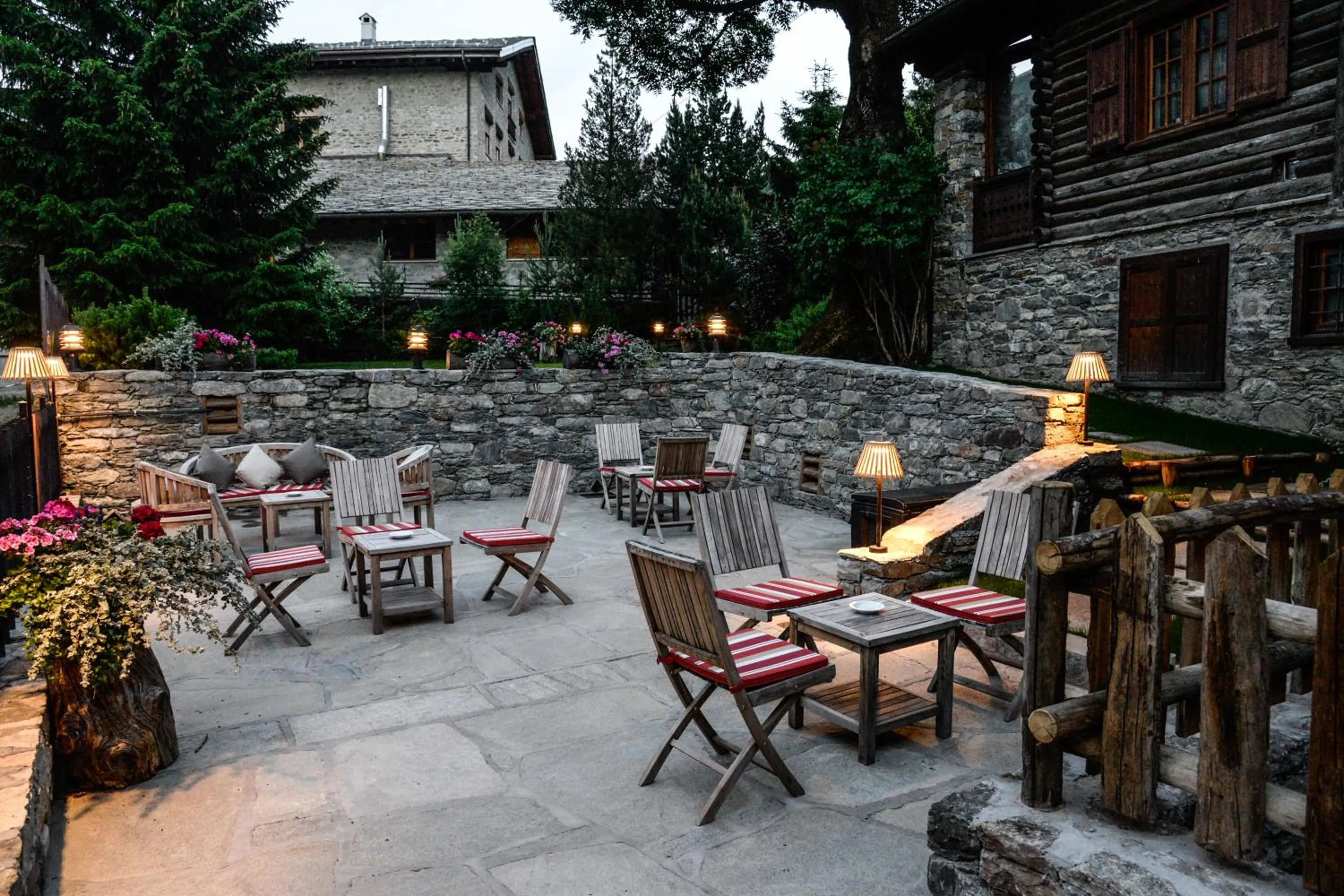 Patio in Hotel Du Grand Paradis - 1899 Auberge Boutique