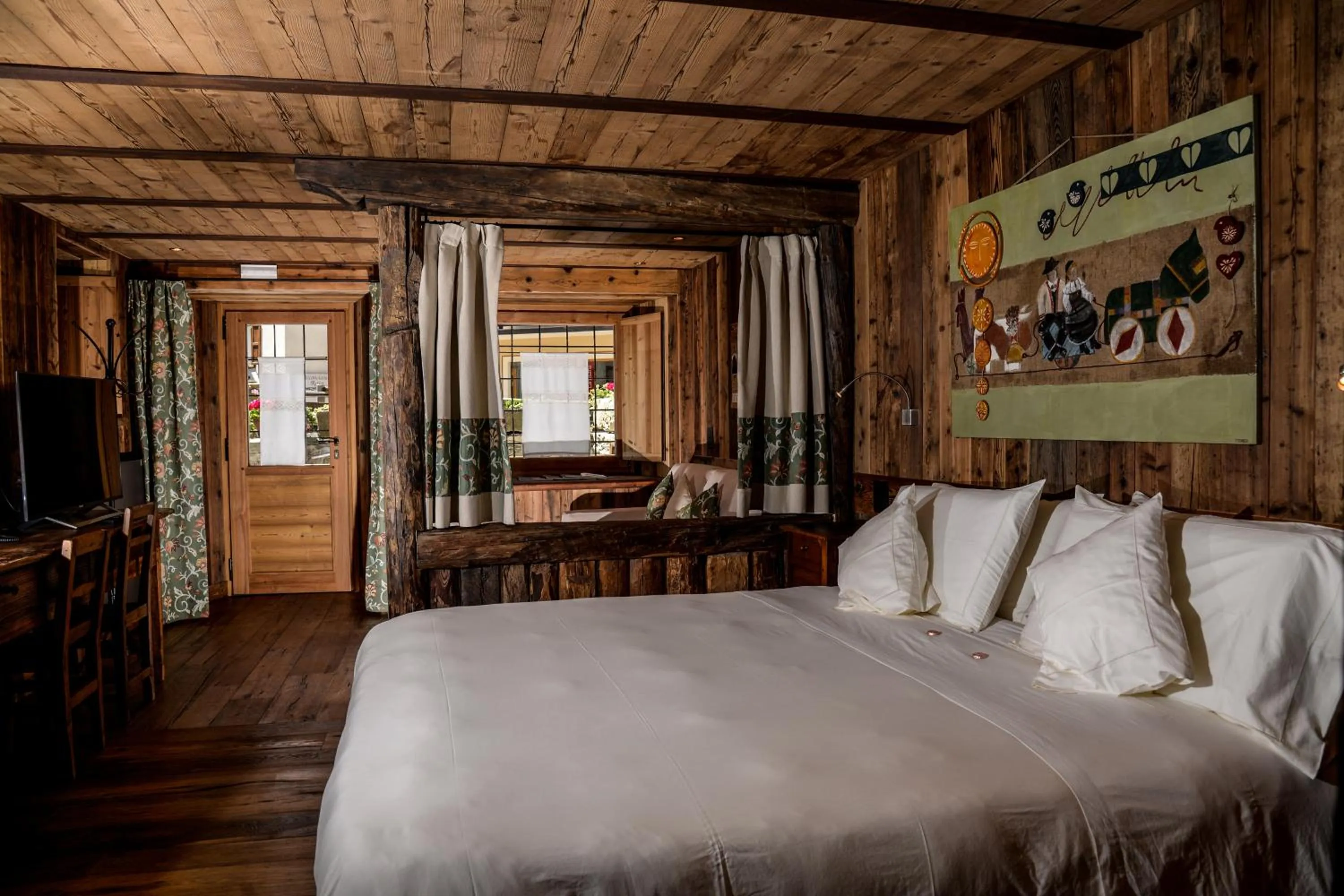 Photo of the whole room, Bed in Hotel Du Grand Paradis - 1899 Auberge Boutique