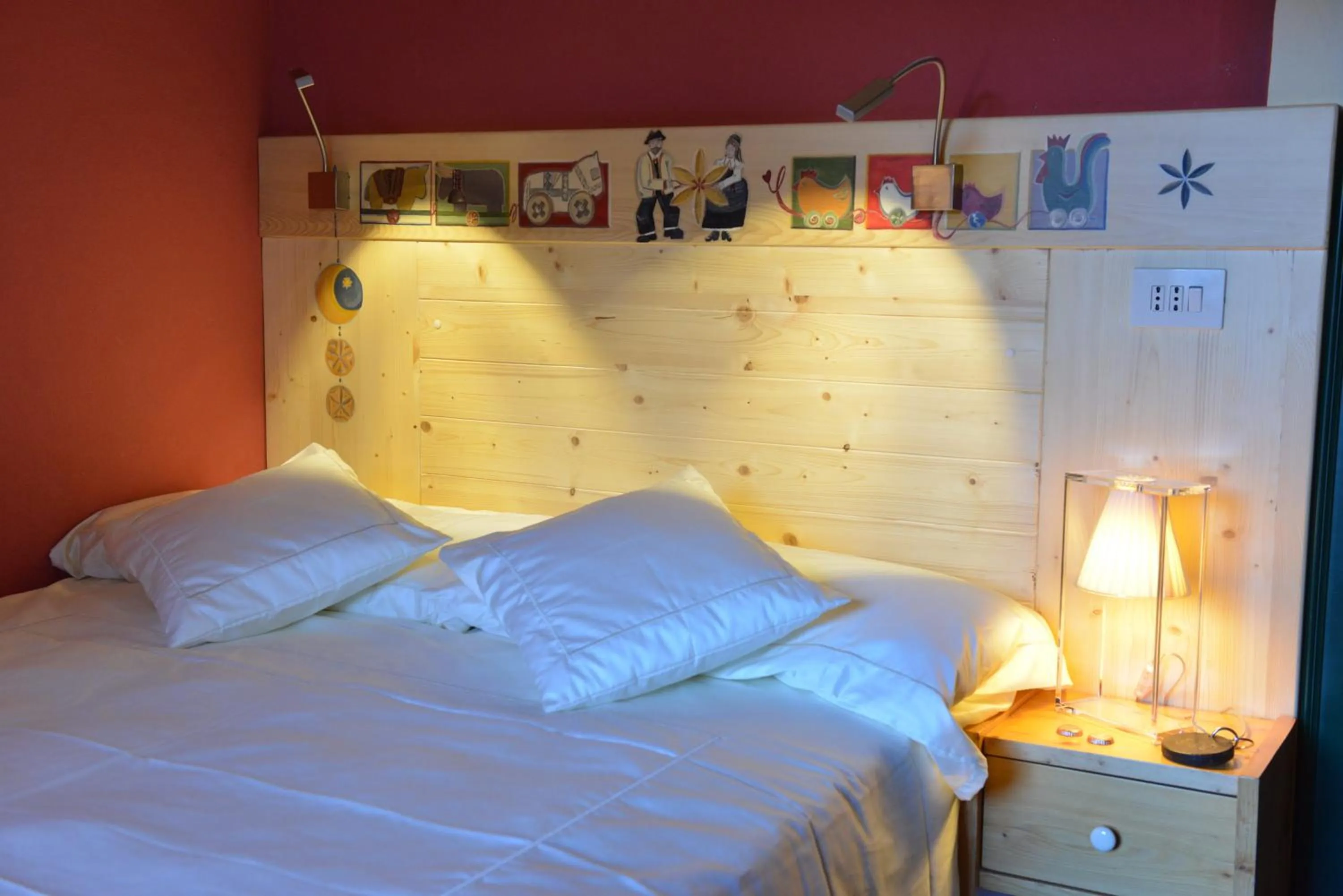 Decorative detail, Bed in Hotel Du Grand Paradis - 1899 Auberge Boutique