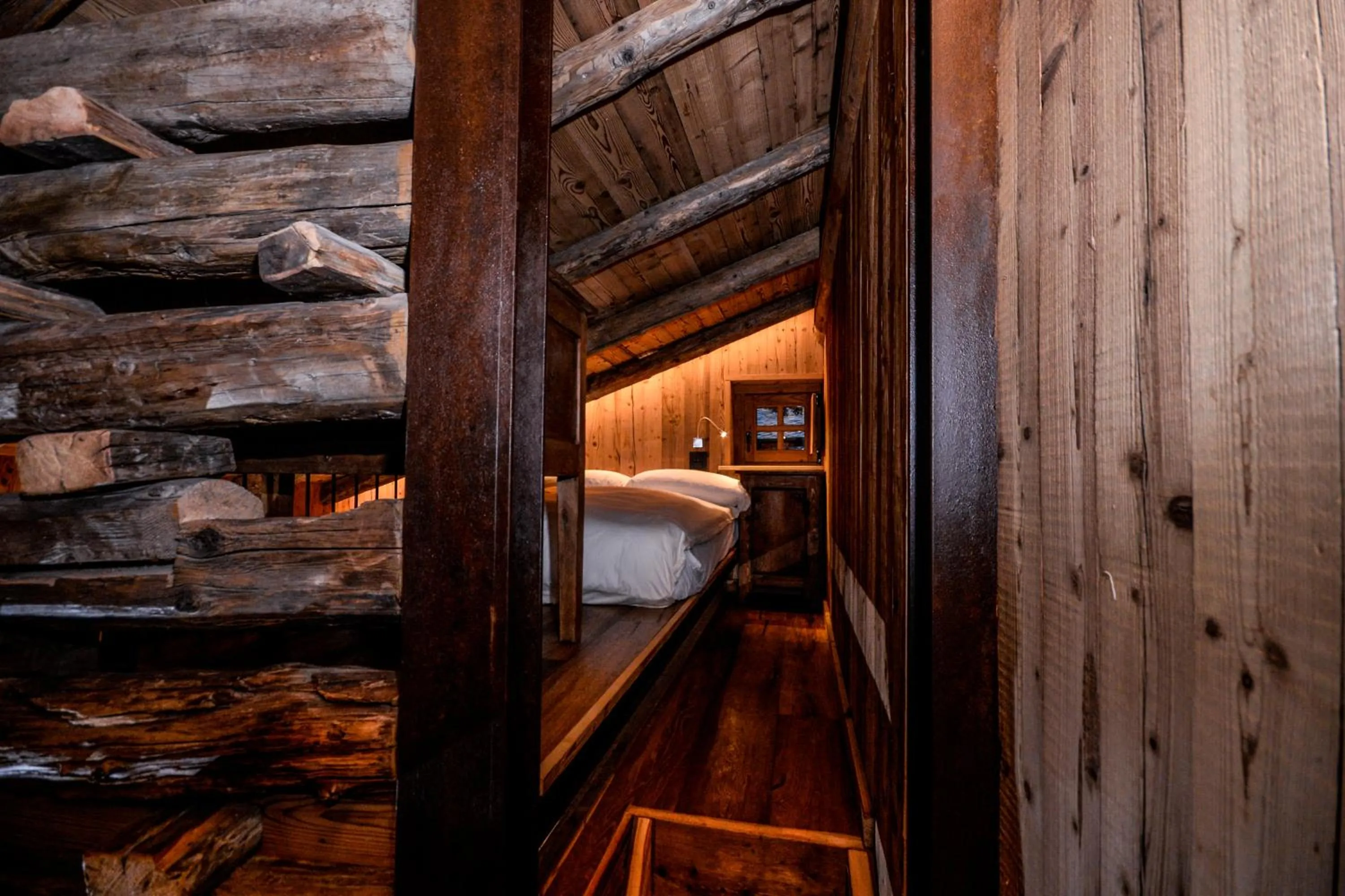 Bed in Hotel Du Grand Paradis - 1899 Auberge Boutique