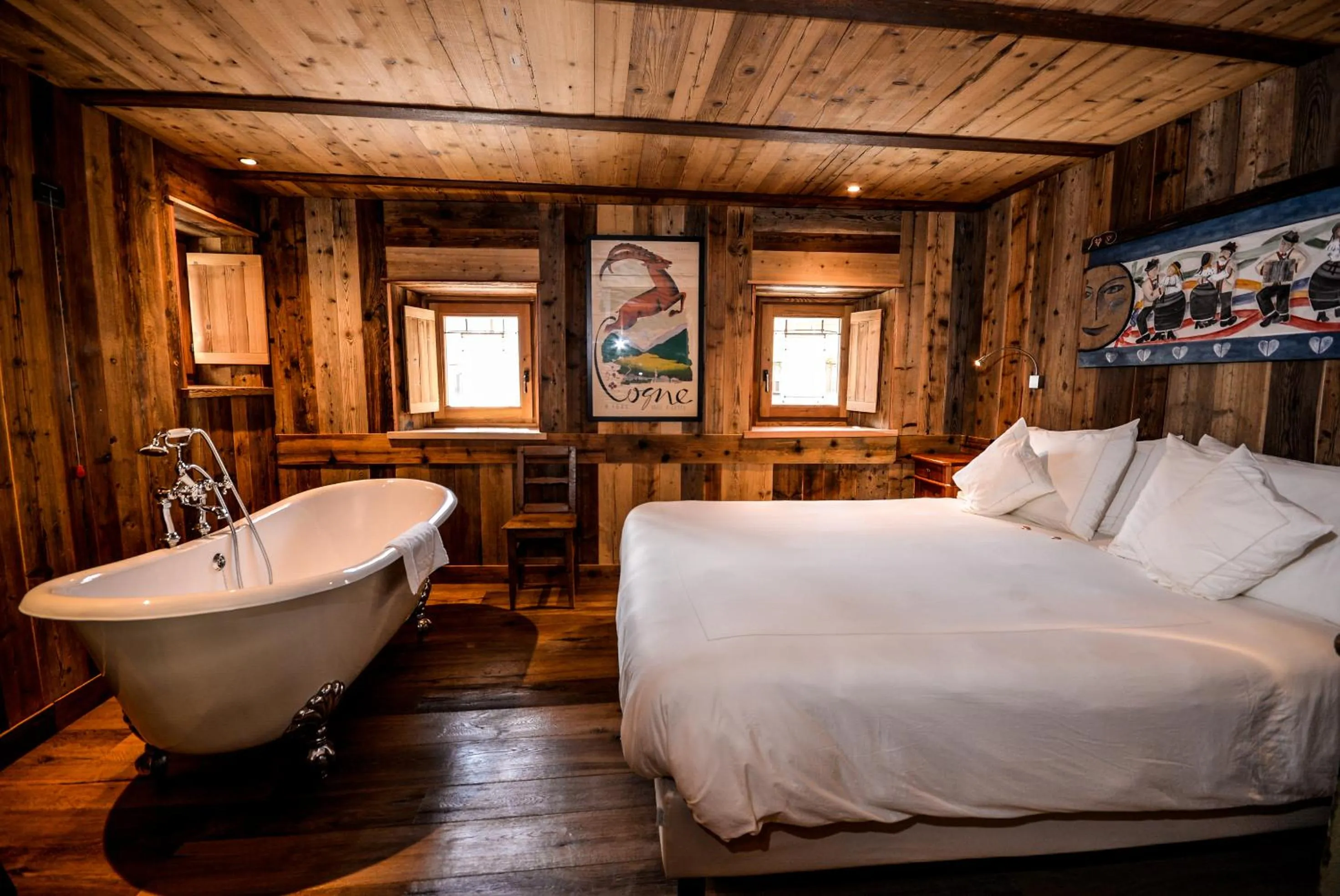 Photo of the whole room, Bed in Hotel Du Grand Paradis - 1899 Auberge Boutique