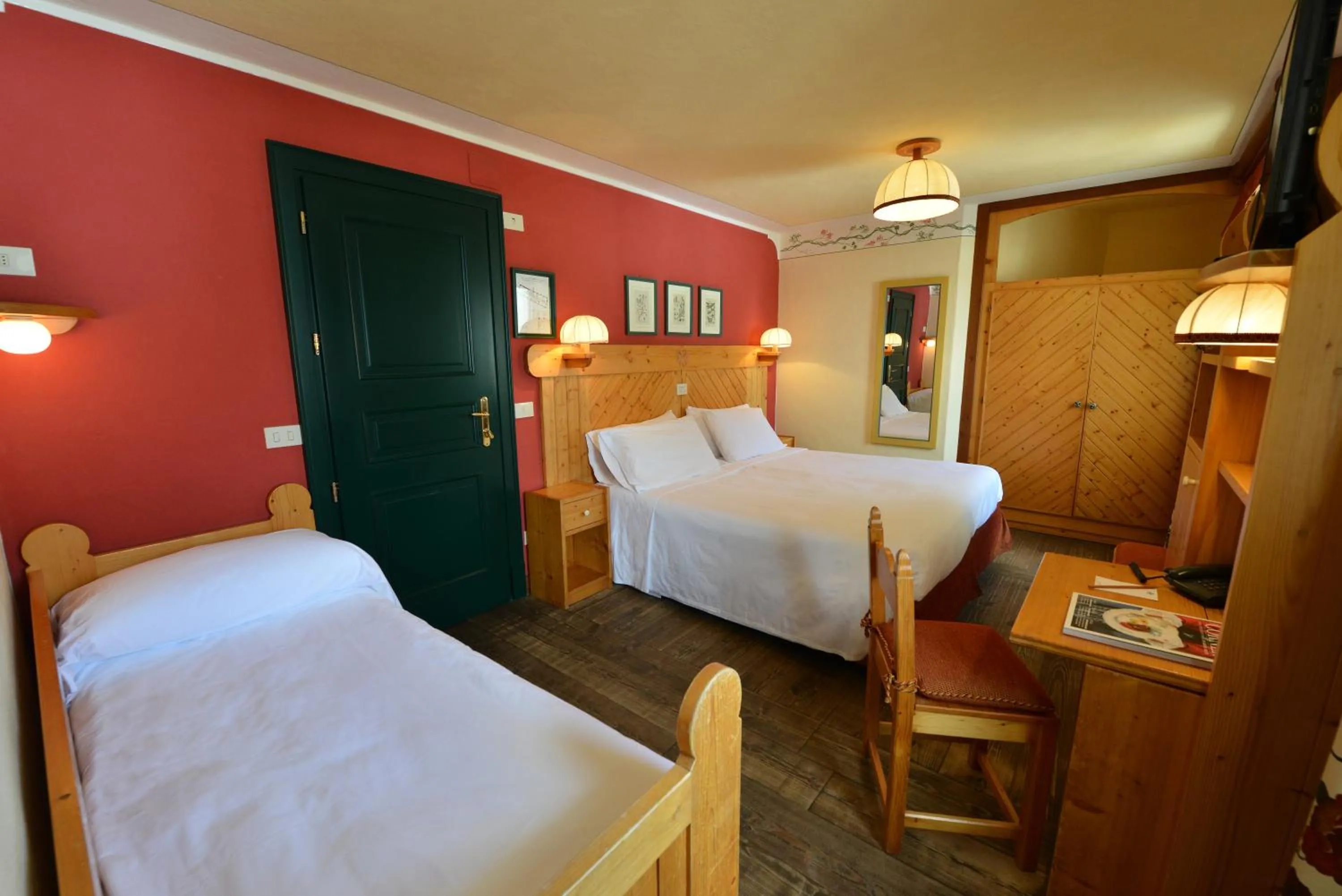 Bed in Hotel Du Grand Paradis - 1899 Auberge Boutique