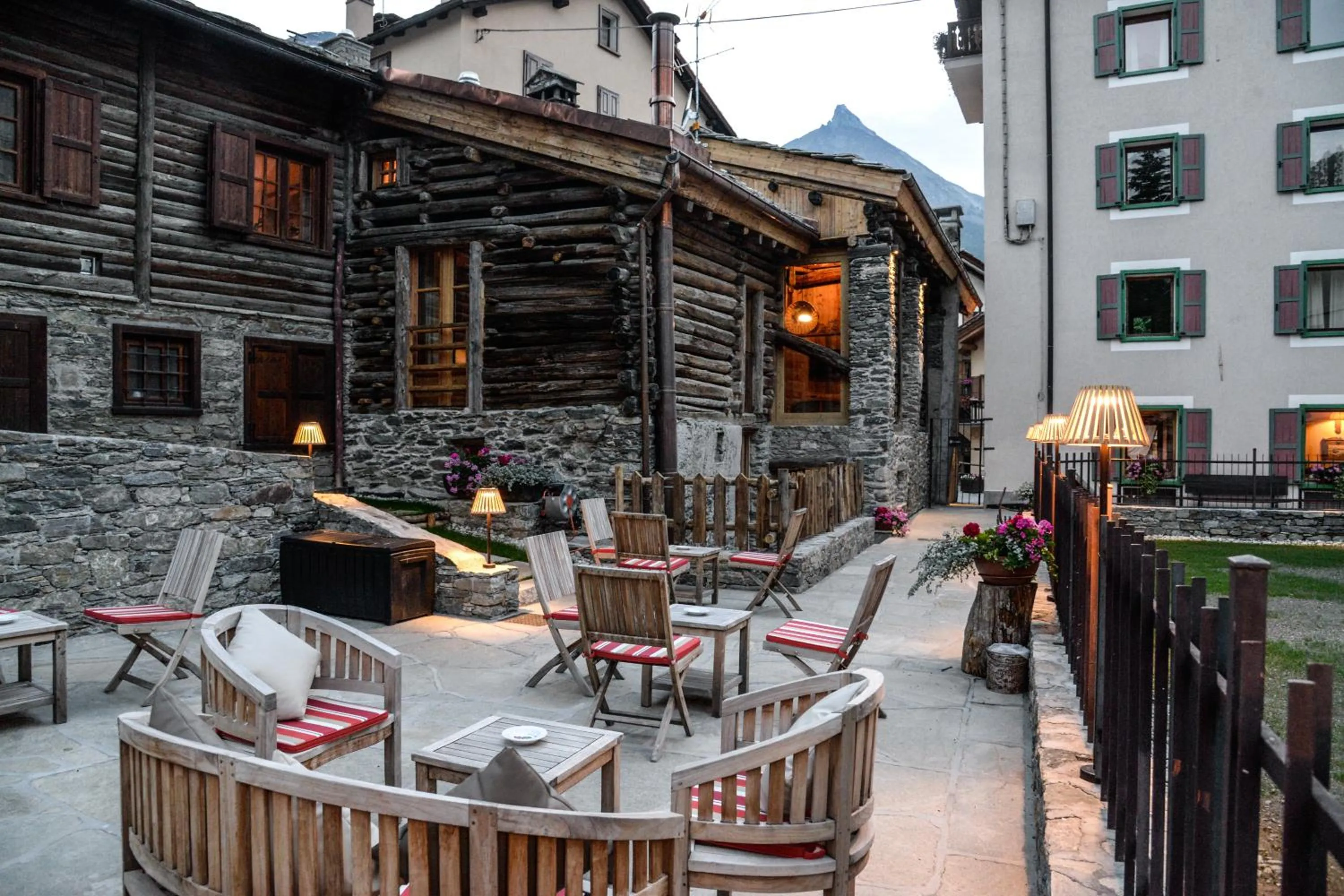 Patio in Hotel Du Grand Paradis - 1899 Auberge Boutique