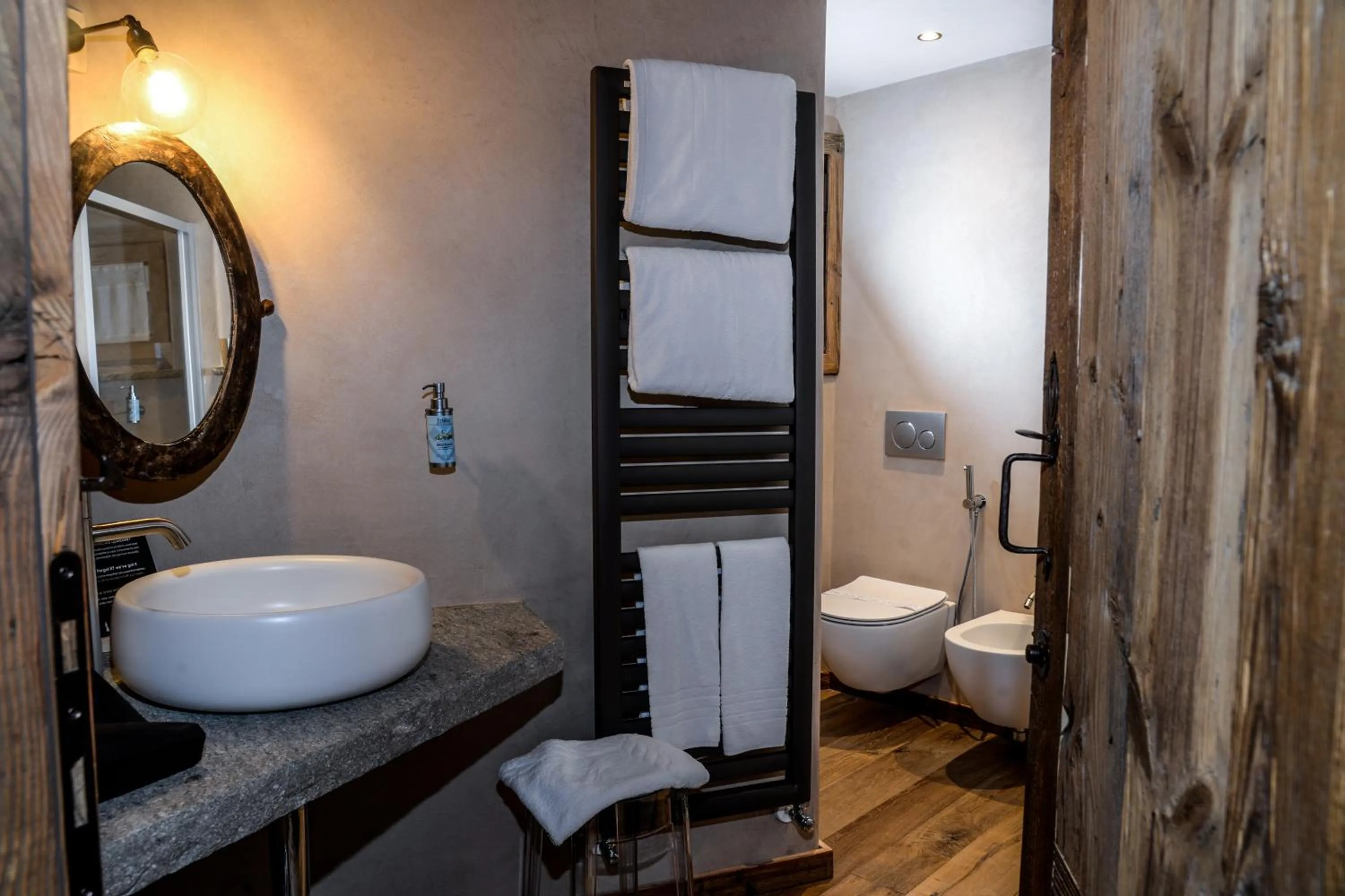 Bathroom in Hotel Du Grand Paradis - 1899 Auberge Boutique