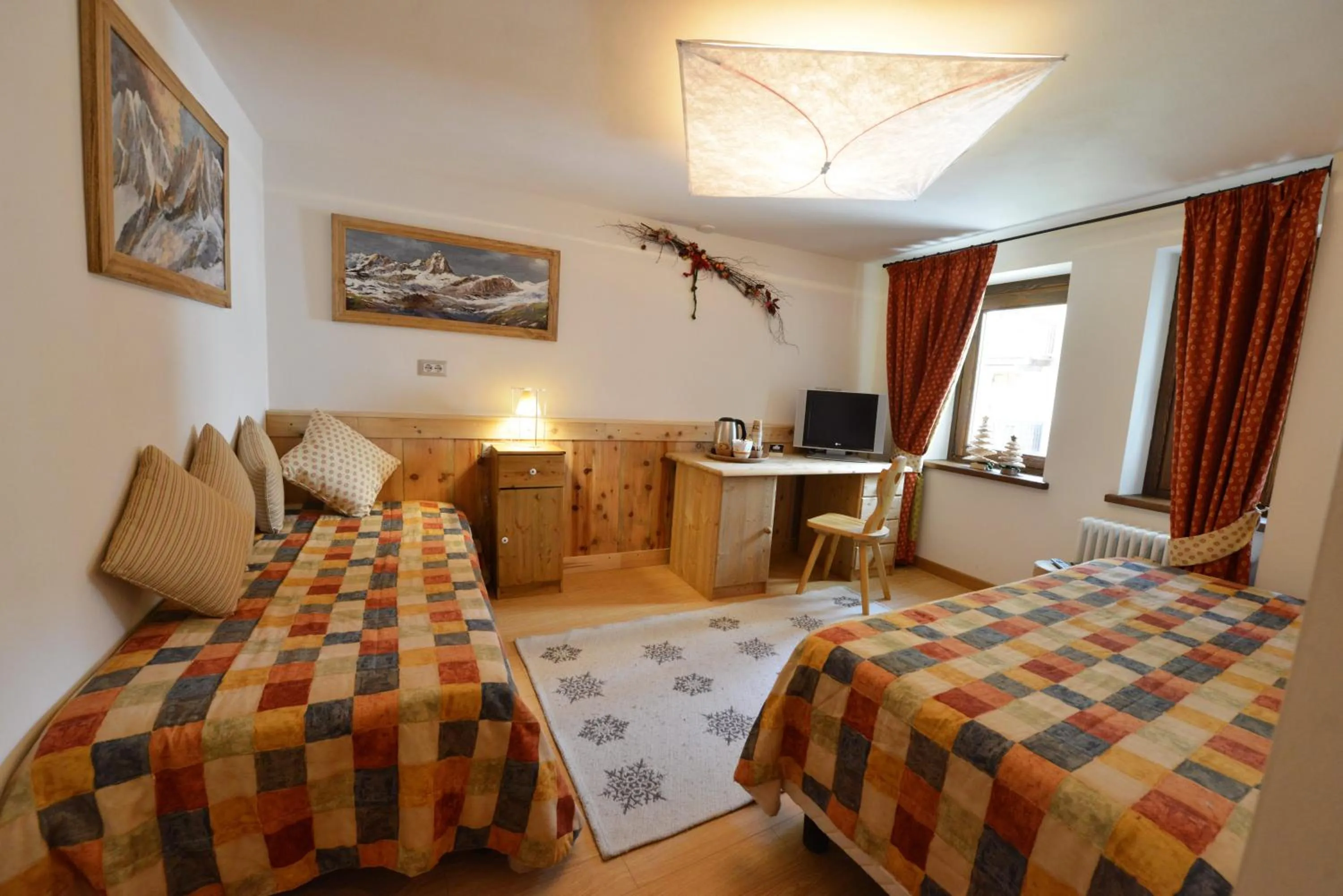 Photo of the whole room, Bed in Hotel Du Grand Paradis - 1899 Auberge Boutique