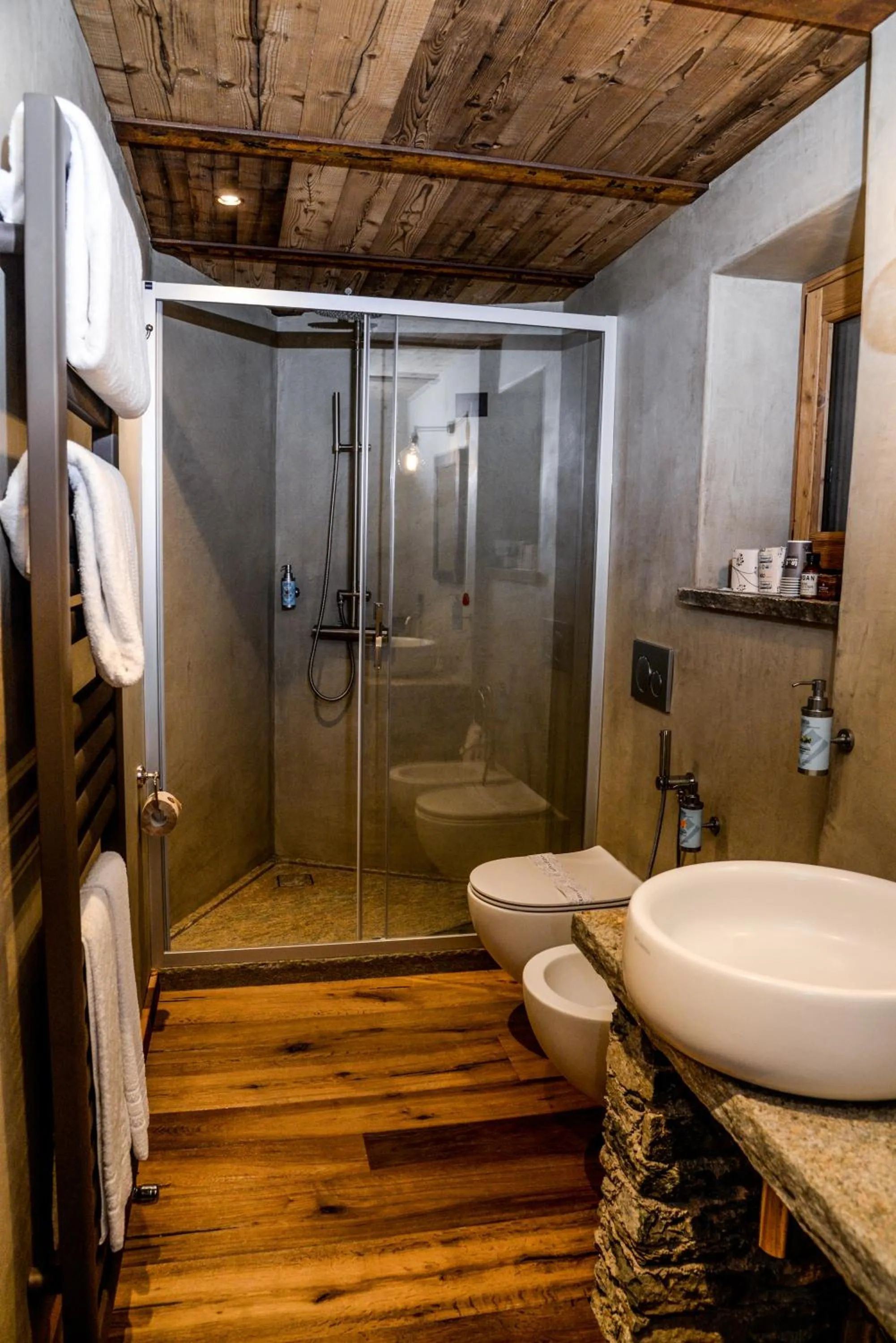 Bathroom in Hotel Du Grand Paradis - 1899 Auberge Boutique