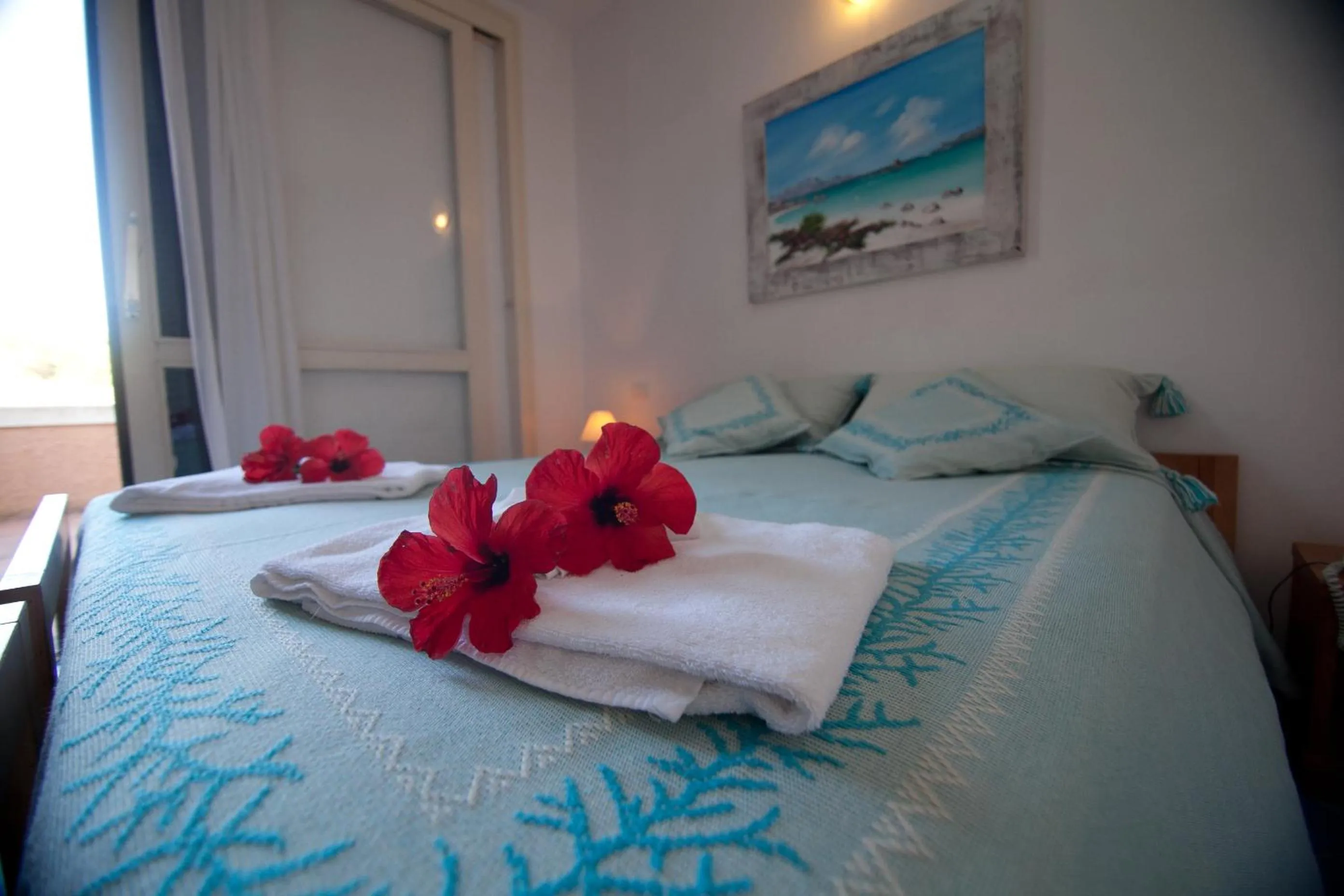 Photo of the whole room, Bed in Club Esse Roccaruja