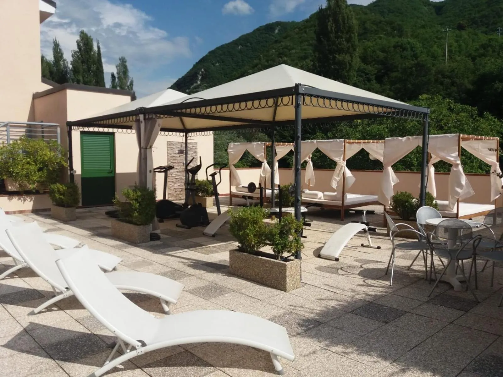 Solarium in Guesia Village Hotel e Spa