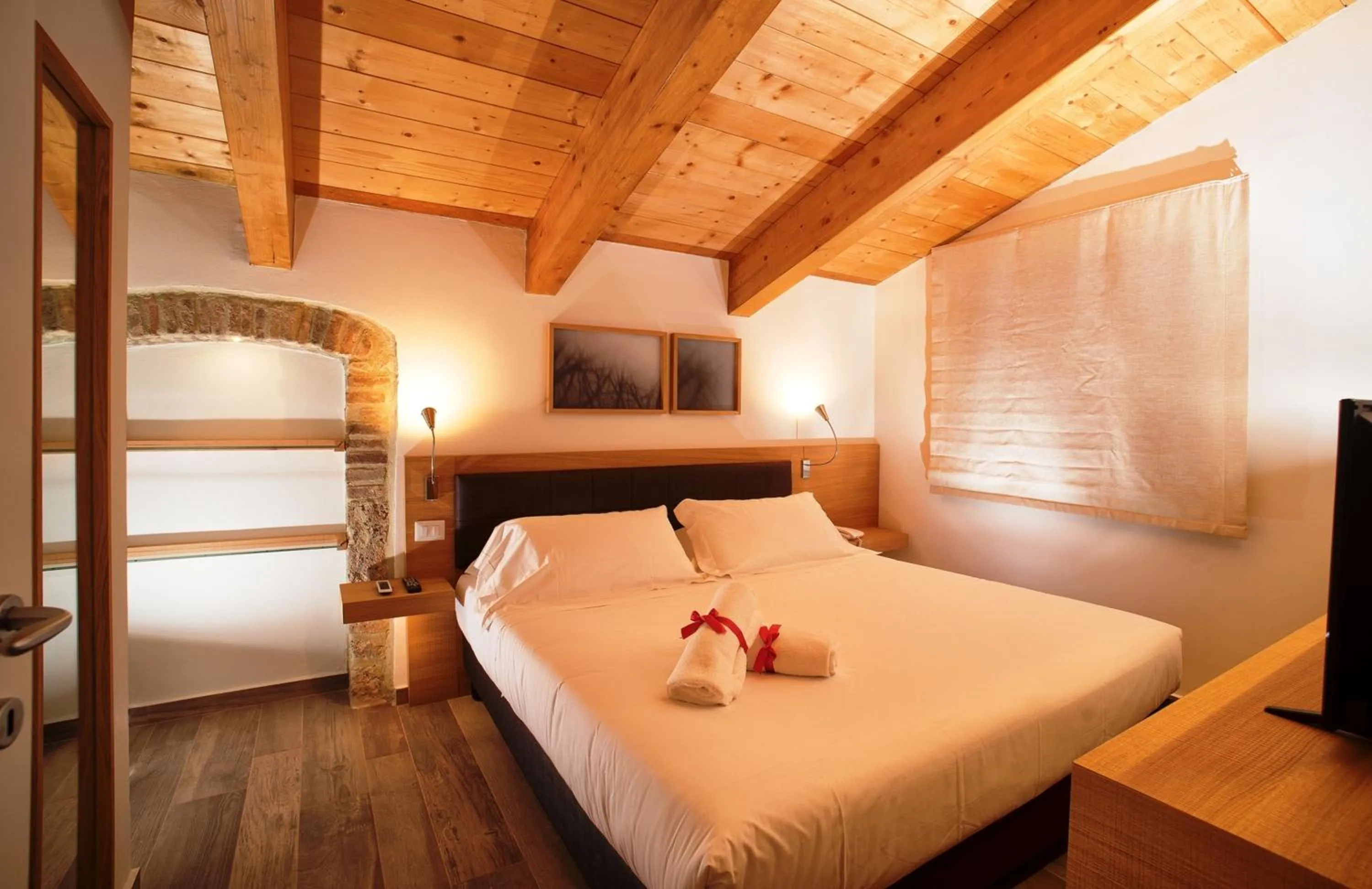 Bed in Guesia Village Hotel e Spa