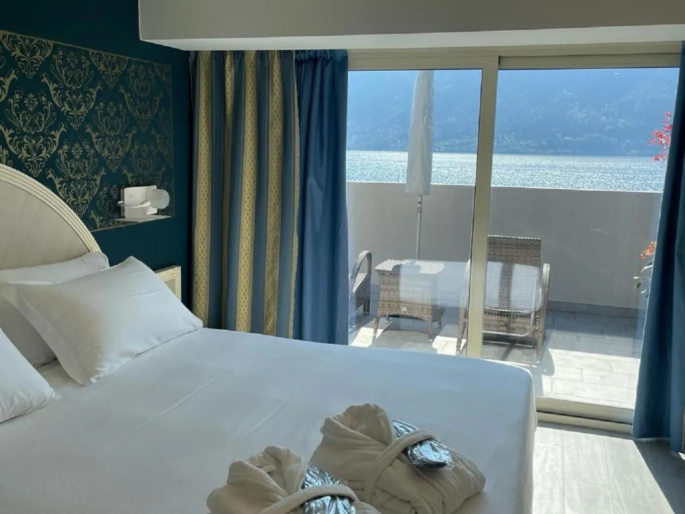 View (from property/room), Bed in Hotel Ghiffa