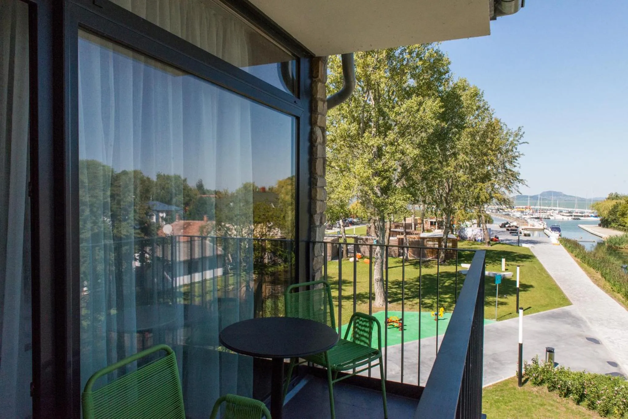 Fenyves Yacht Club Superior