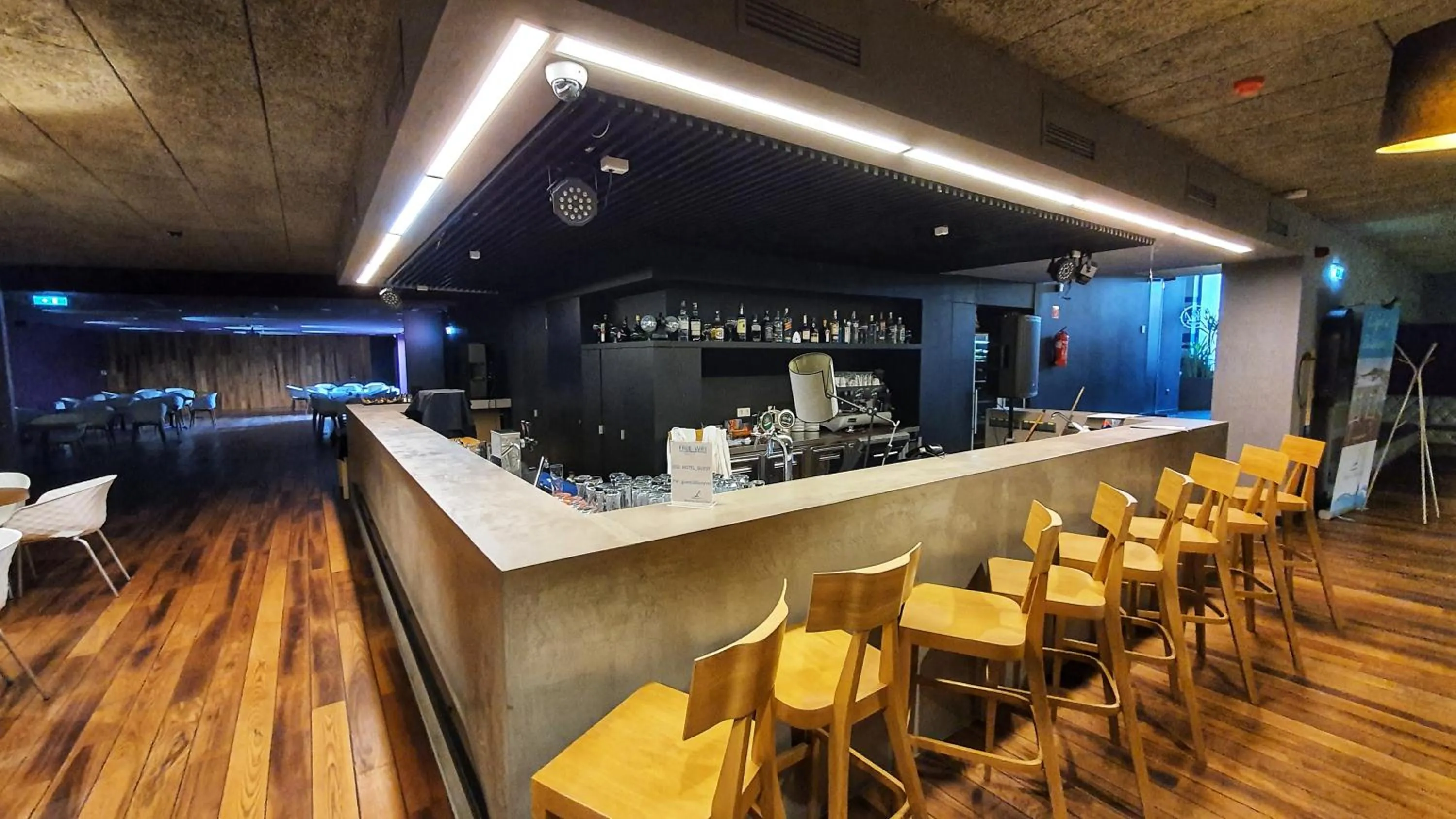 Restaurant/places to eat in Fenyves Yacht Club Superior