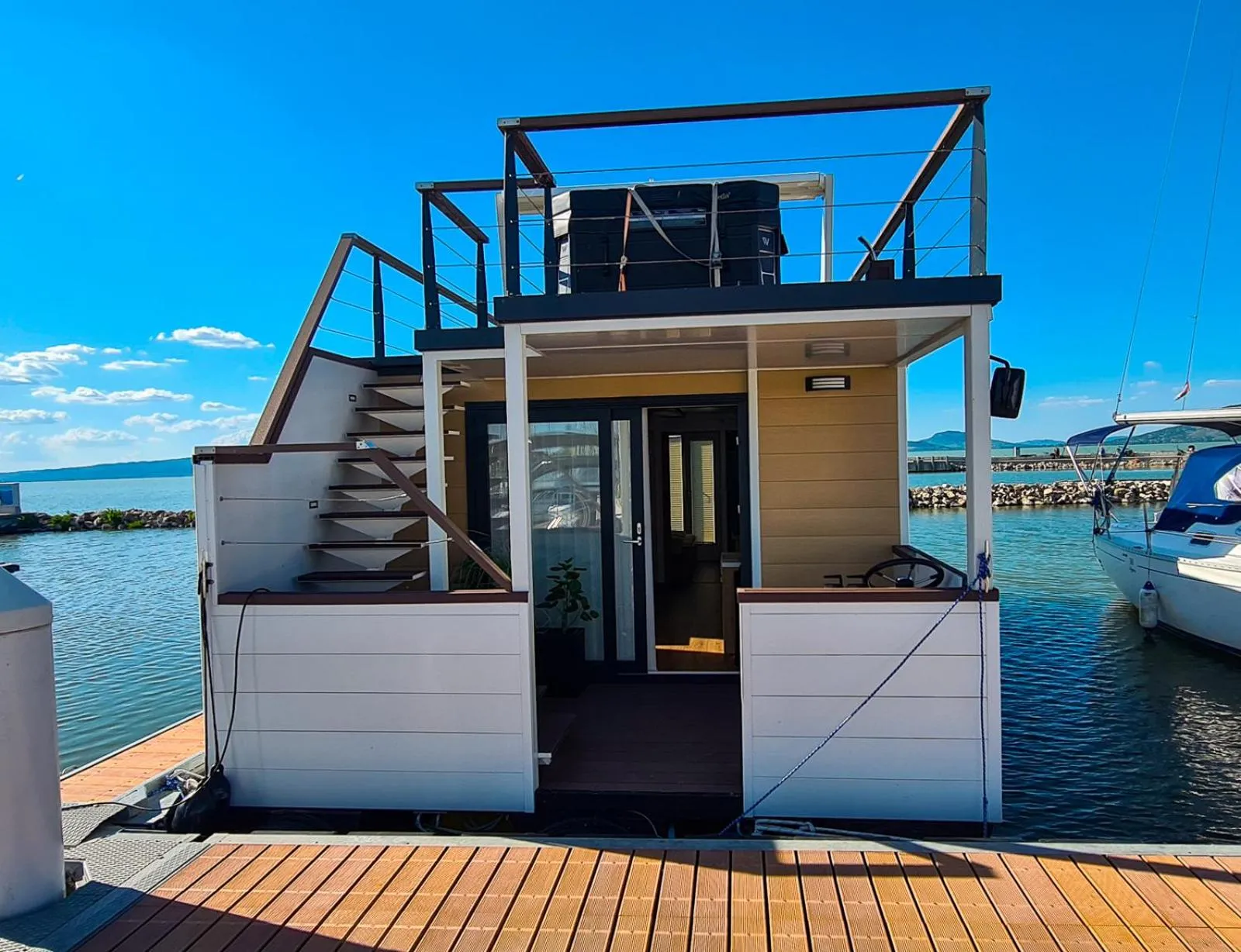 Fenyves Yacht Club Superior