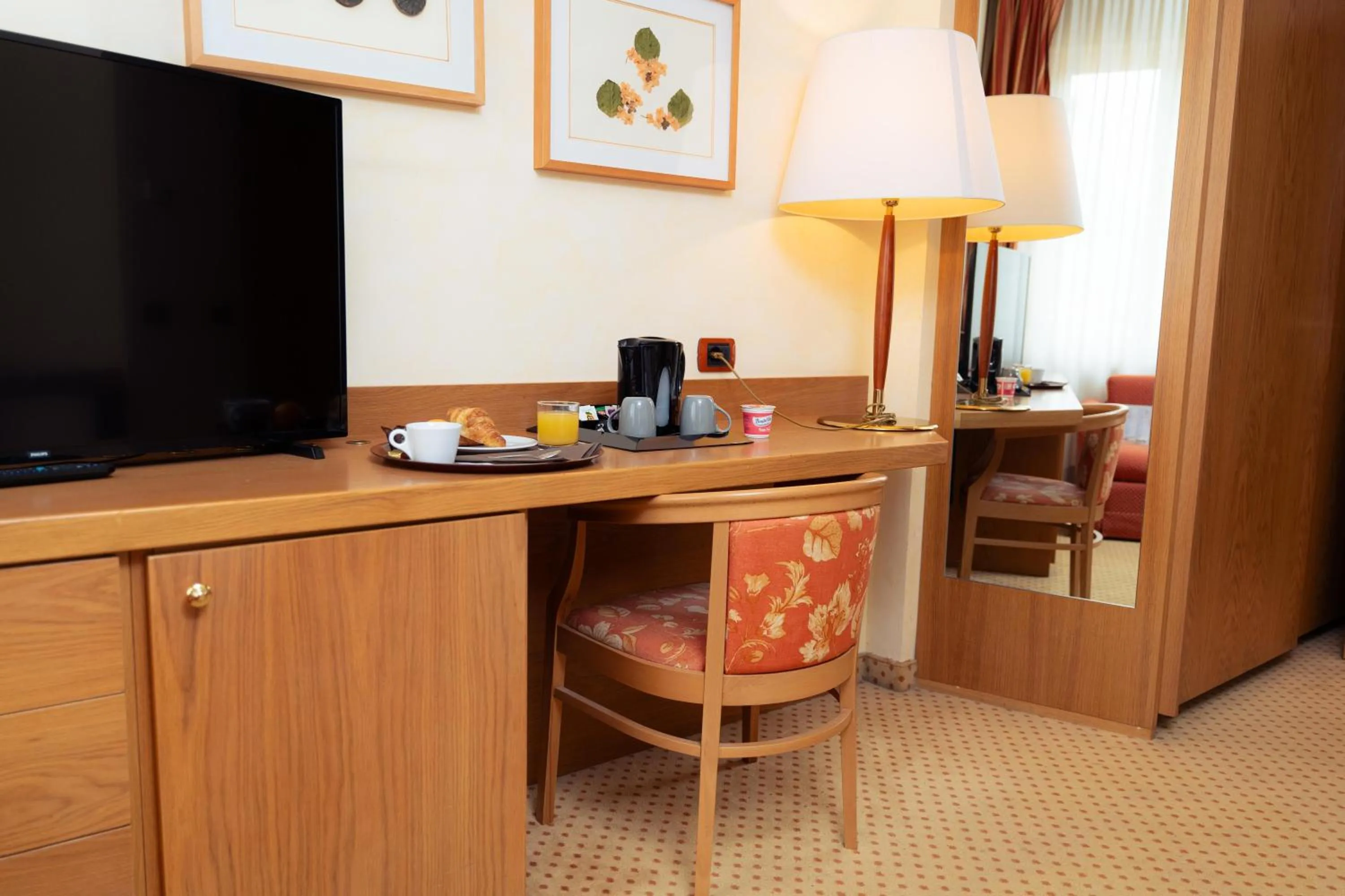 TV and multimedia in Hotel San Pancrazio