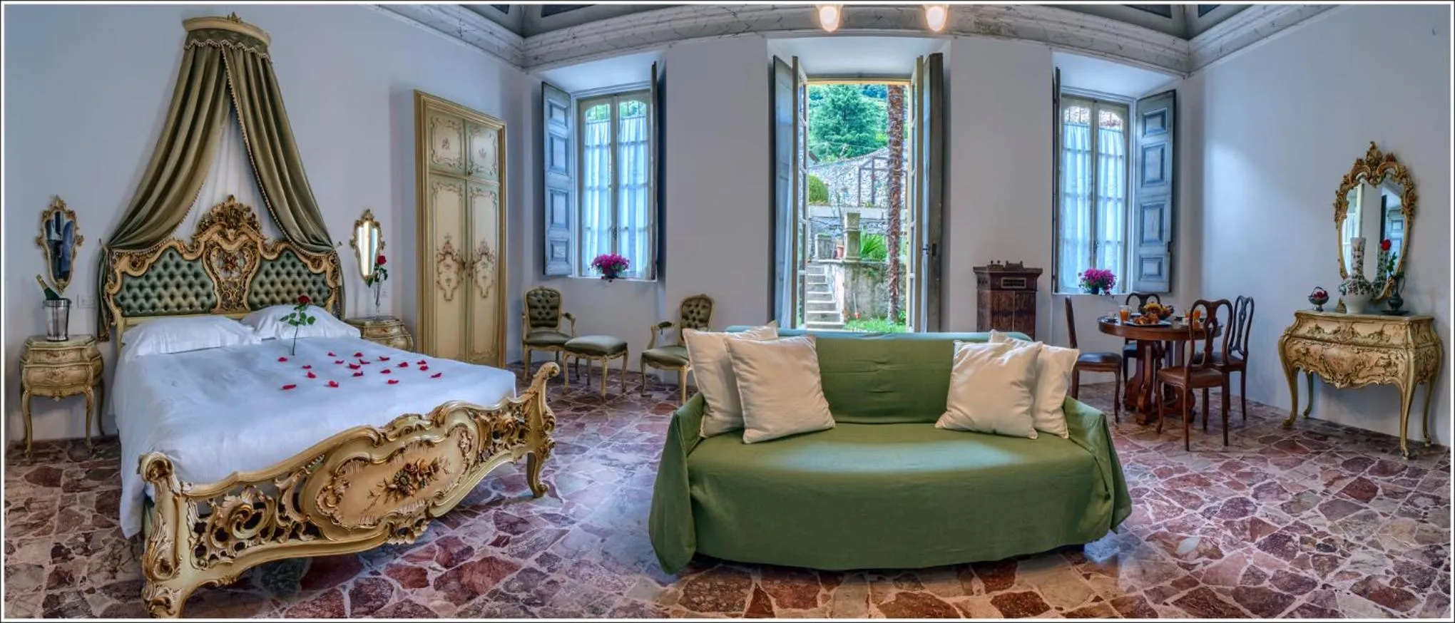 Bed in VILLA VINICIA, pool, jacuzzi, airco