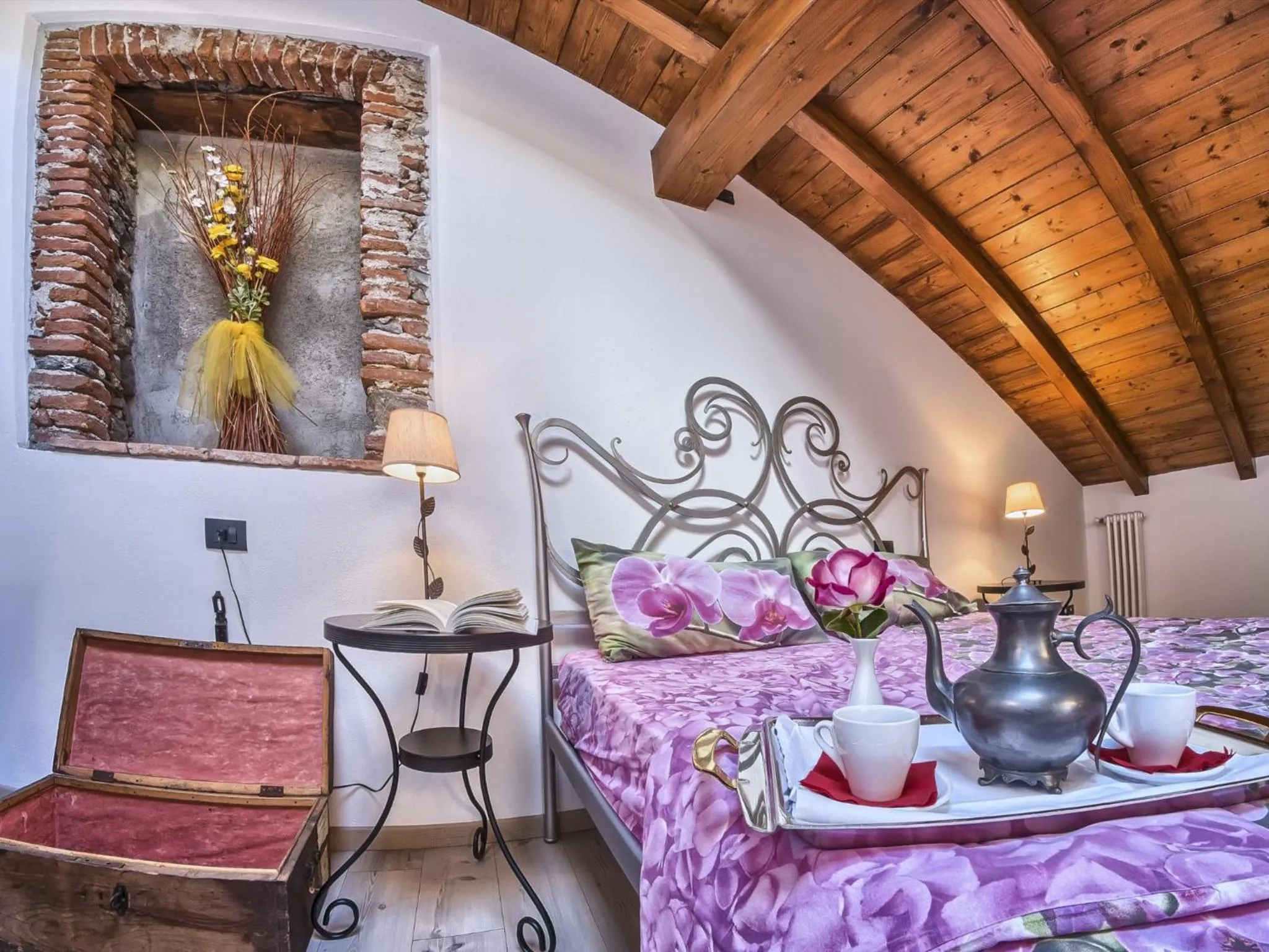 Bedroom in VILLA VINICIA, pool, jacuzzi, airco