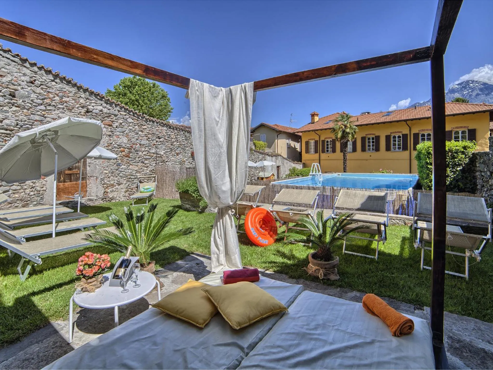 Garden in VILLA VINICIA, pool, jacuzzi, airco