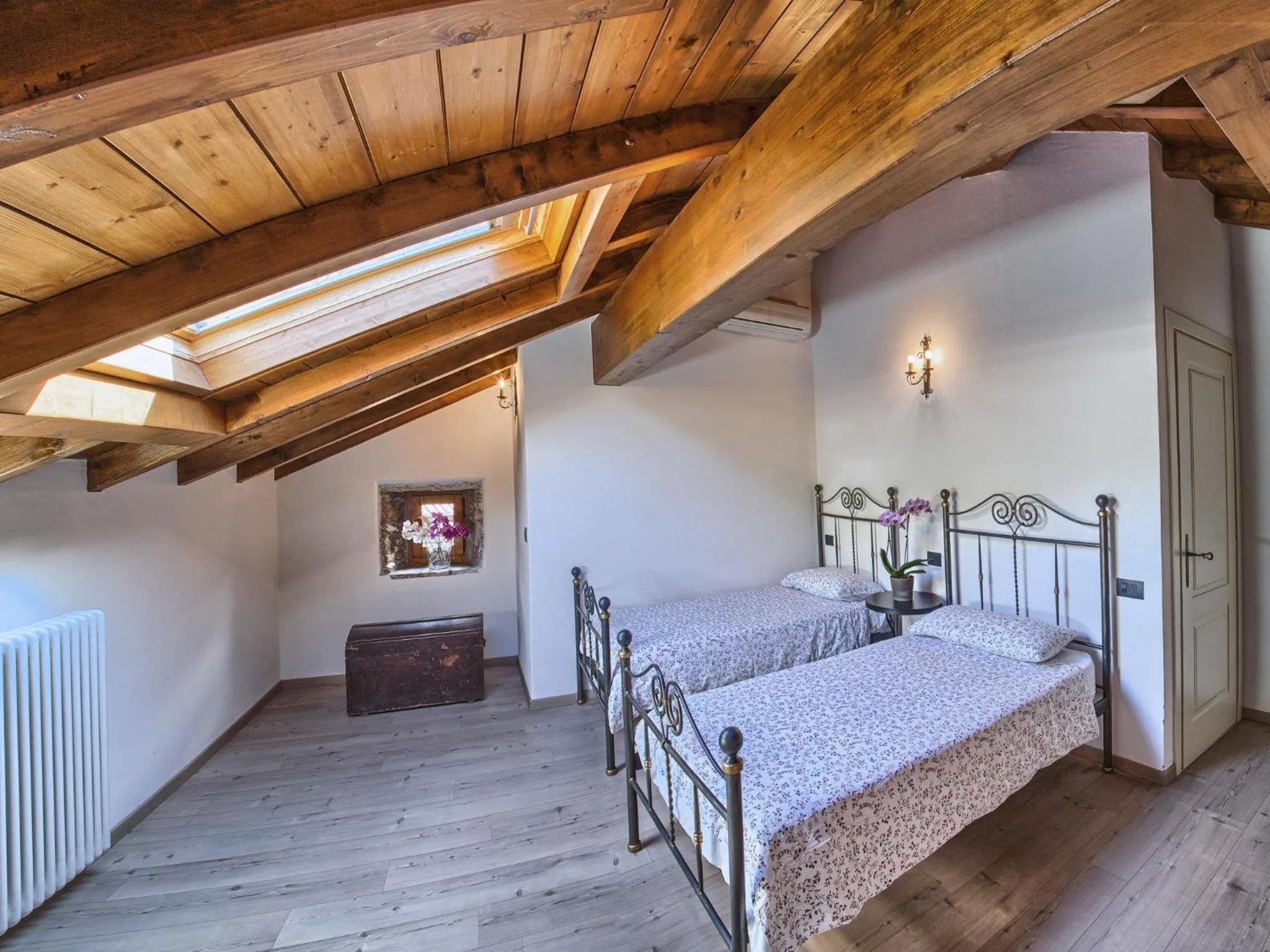 Bedroom, Bed in VILLA VINICIA, pool, jacuzzi, airco