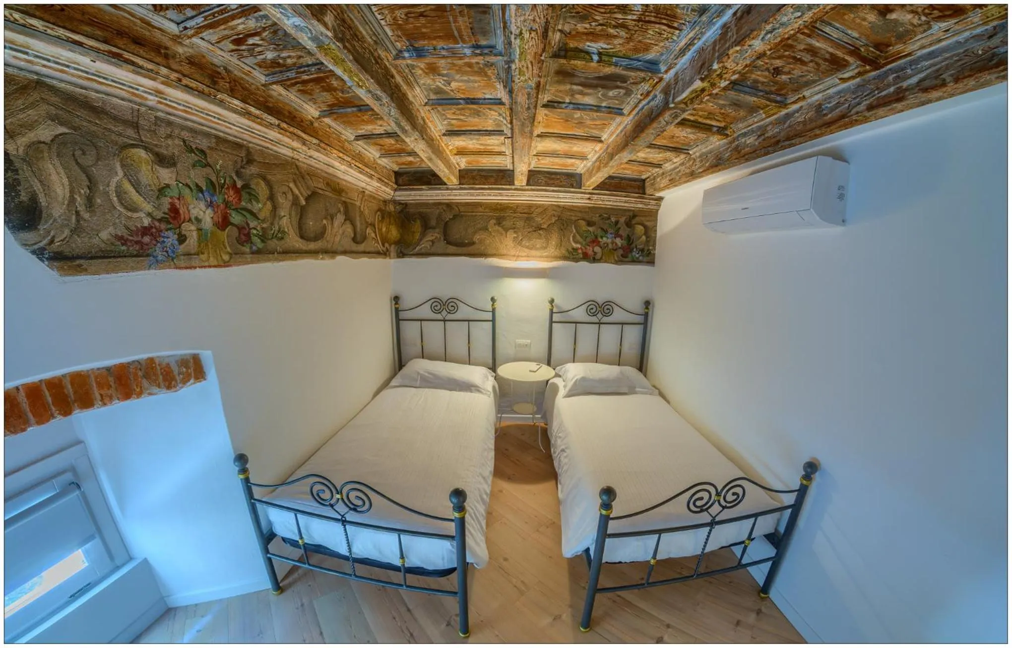 Bed in VILLA VINICIA, pool, jacuzzi, airco