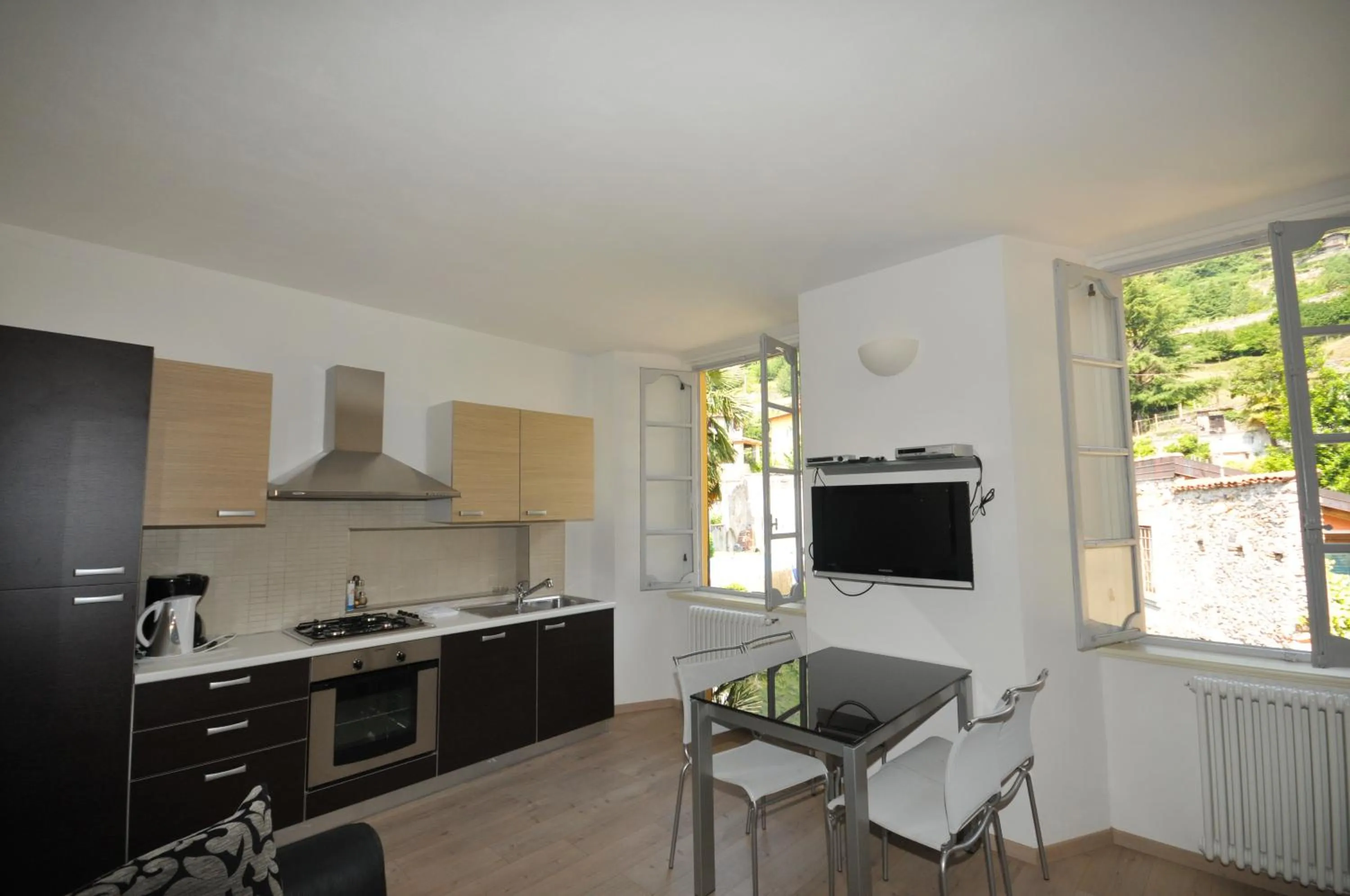 Kitchen or kitchenette in VILLA VINICIA, pool, jacuzzi, airco