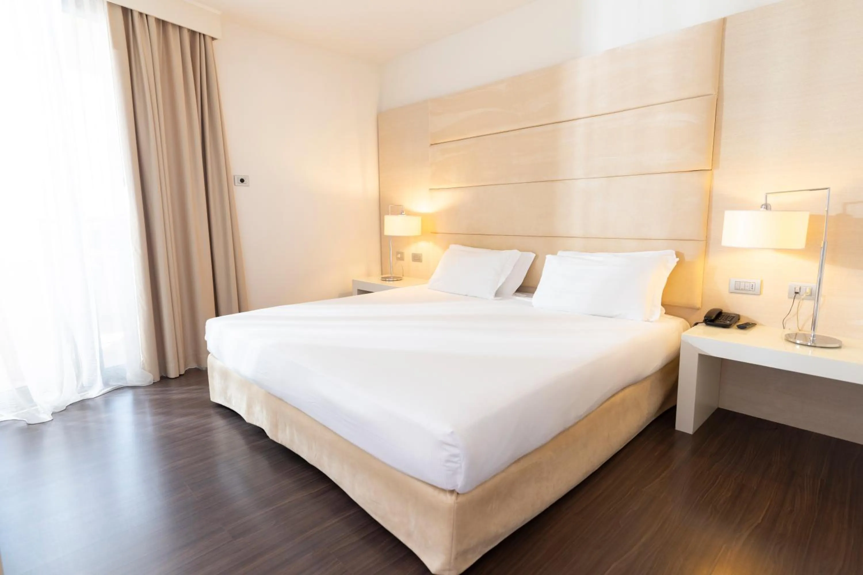 Bedroom, Bed in Laguna Palace Hotel Grado