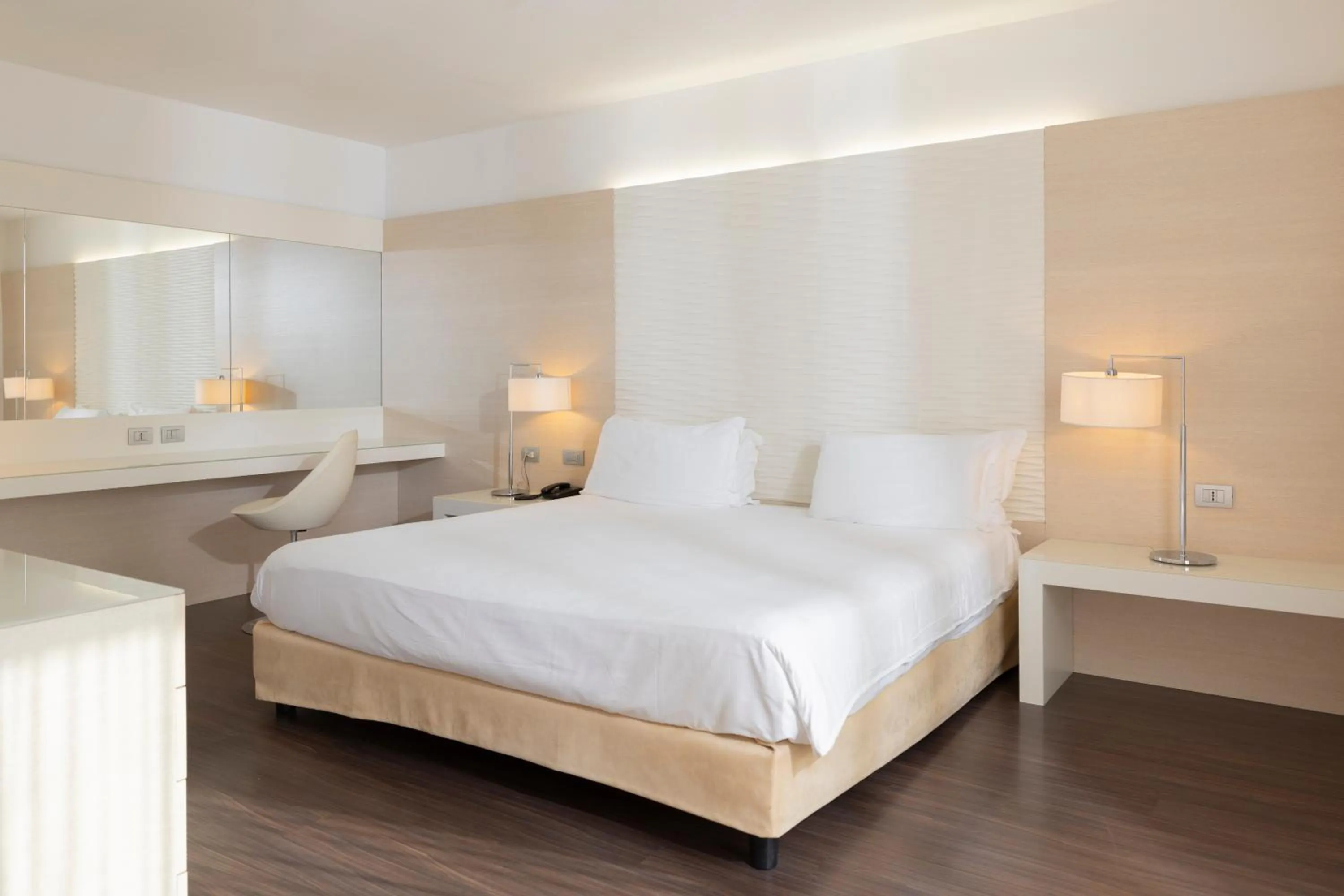 Bedroom, Bed in Laguna Palace Hotel Grado