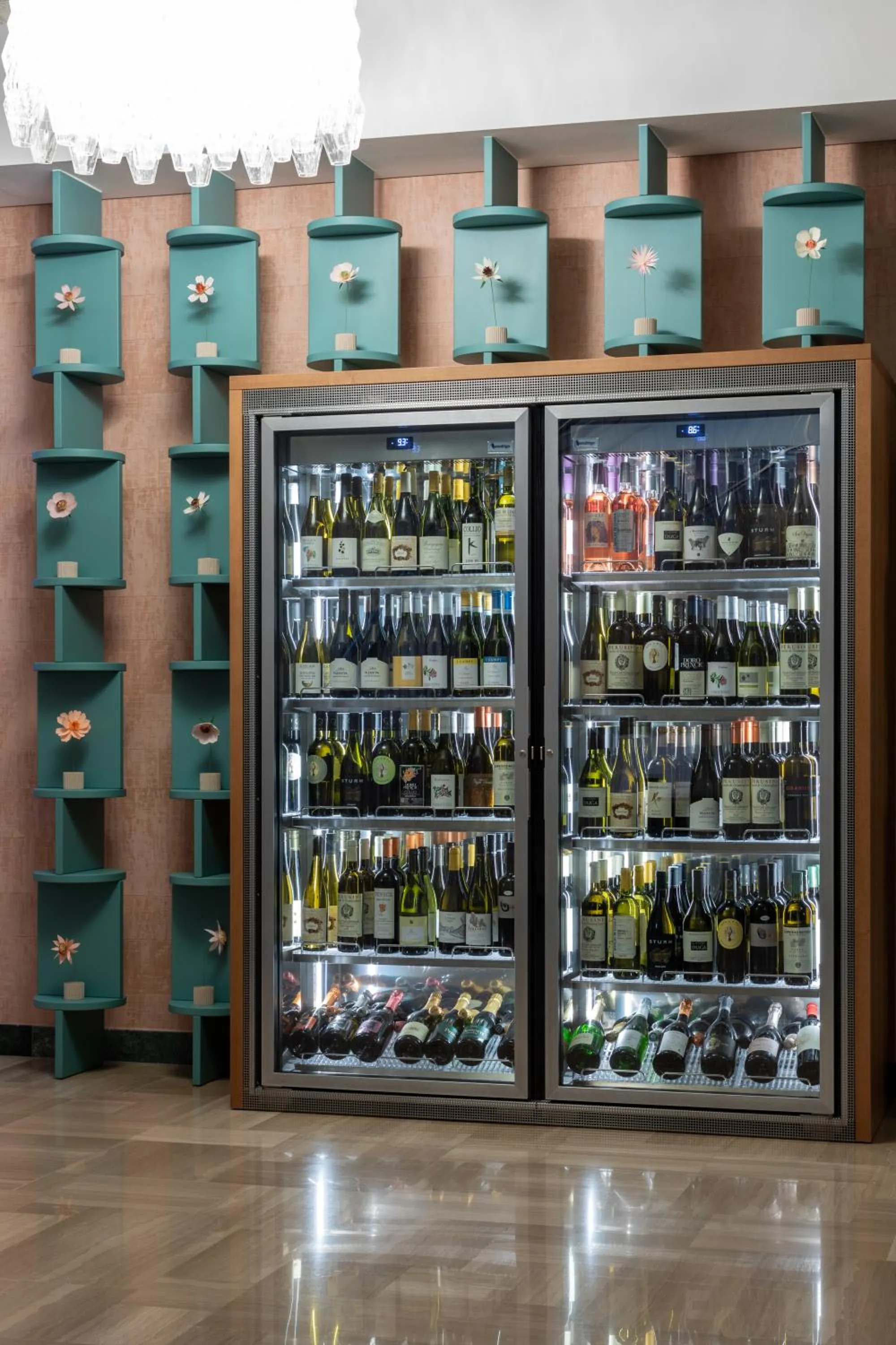 Restaurant/places to eat in Hotel Savoy