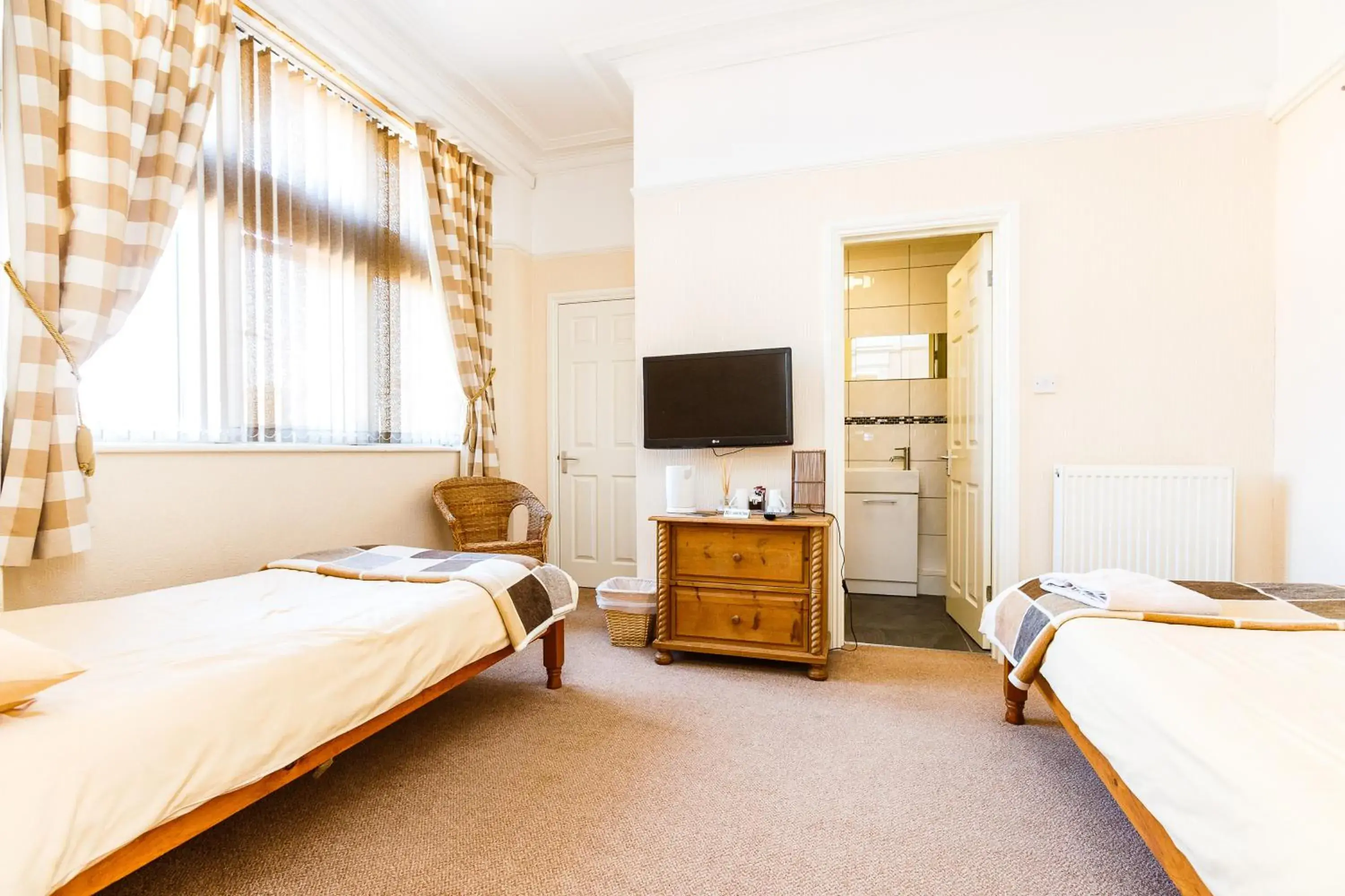 Twin Room with Private Bathroom - single occupancy in The Old Crown Inn Twin Room with Private Bathroom - single occupancy in The Old Crown Inn