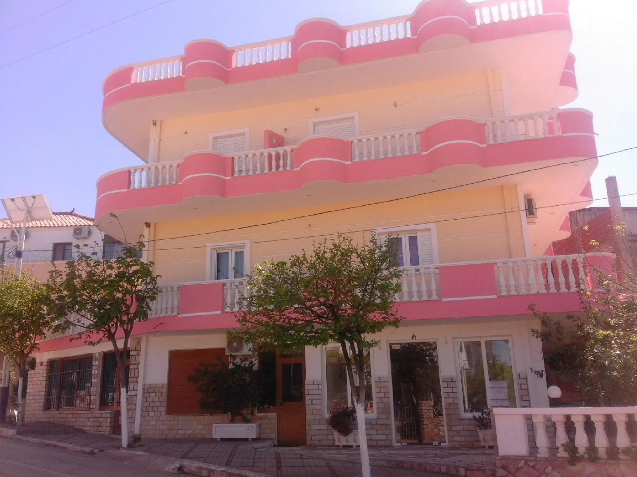 Property building in Vila Florand Sela