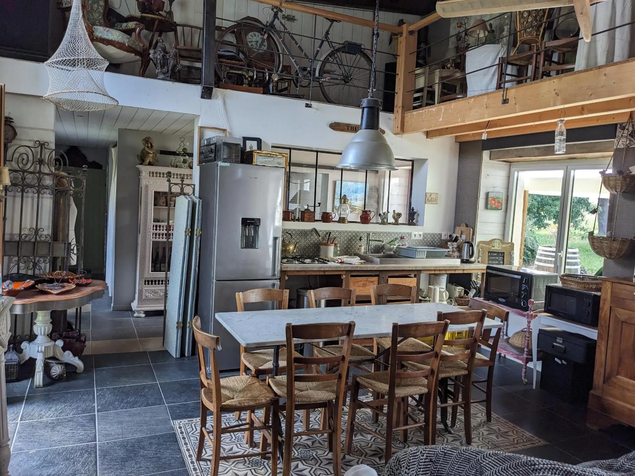 Communal kitchen in Loge & Broc