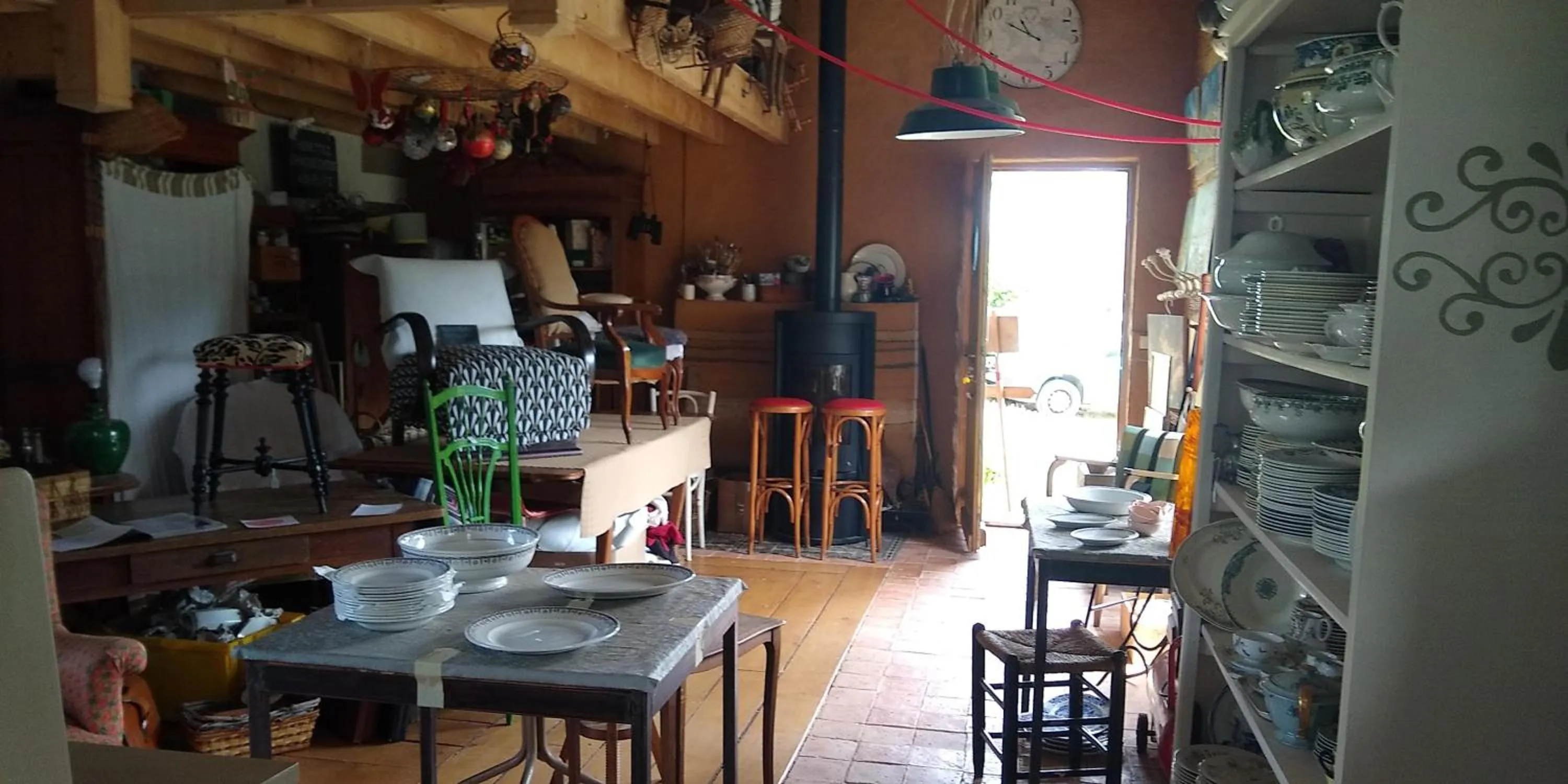 Property building in Loge & Broc