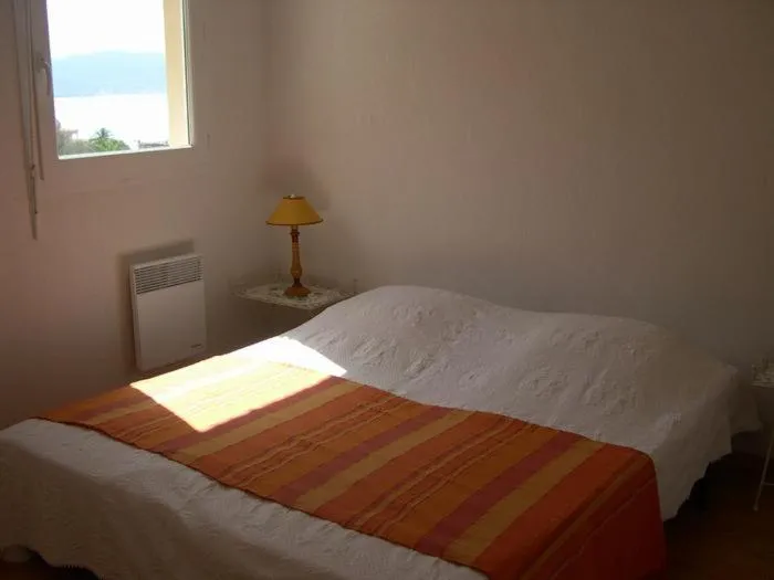 Bedroom, Bed in F2 Le Lavezzi