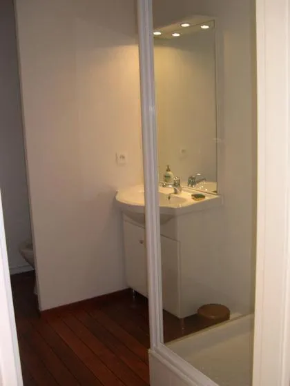 Bathroom in F2 Le Lavezzi