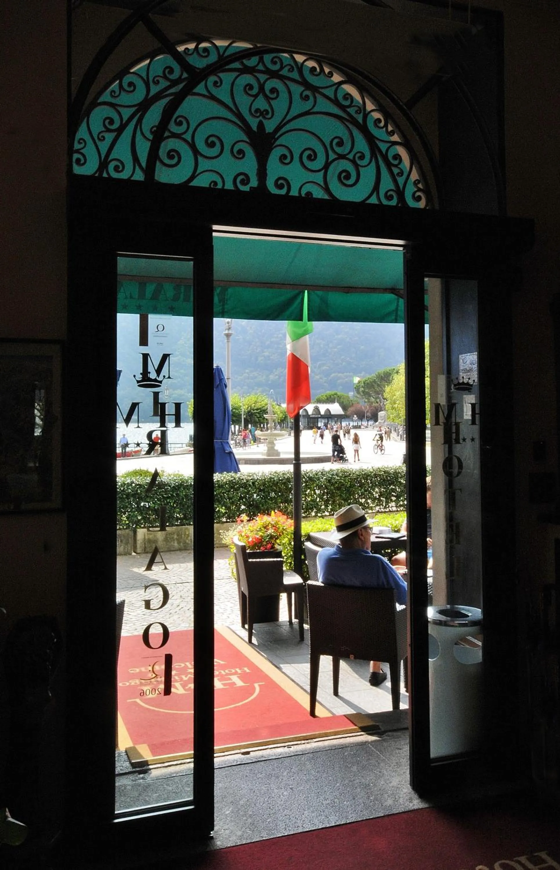 Facade/entrance in Hotel Miralago
