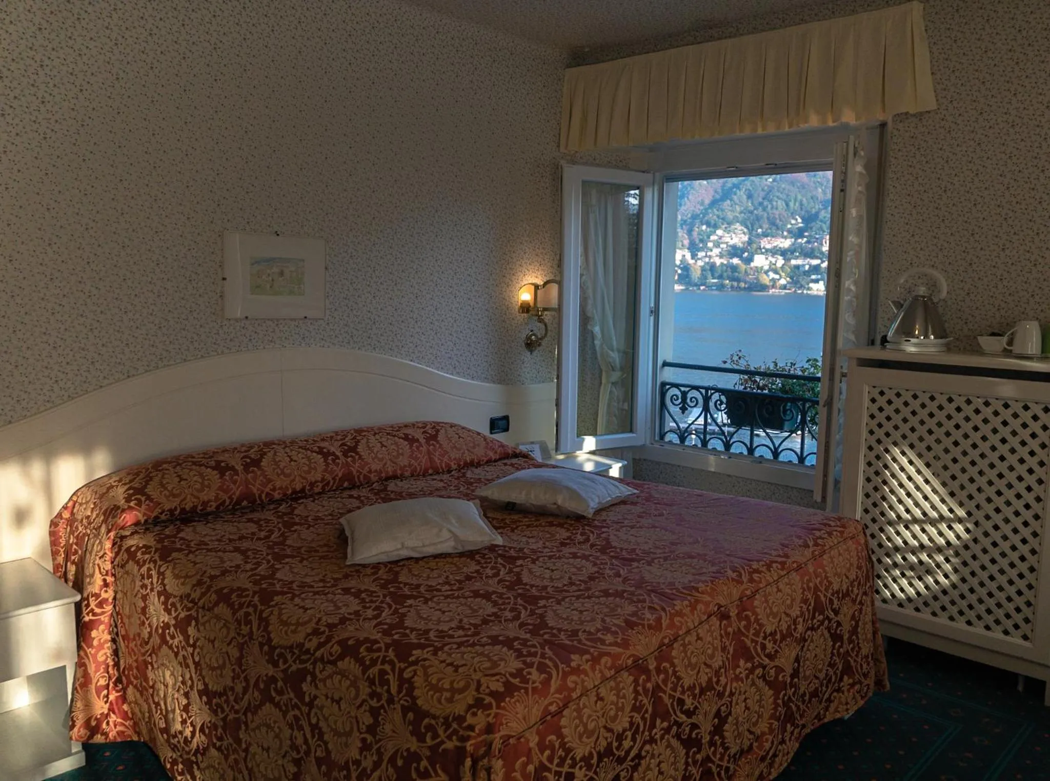 Bed in Hotel Miralago